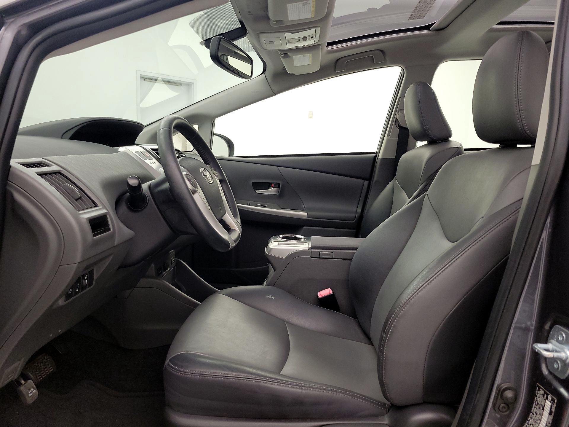 Thumbnail: 2014 Toyota Prius v - 11