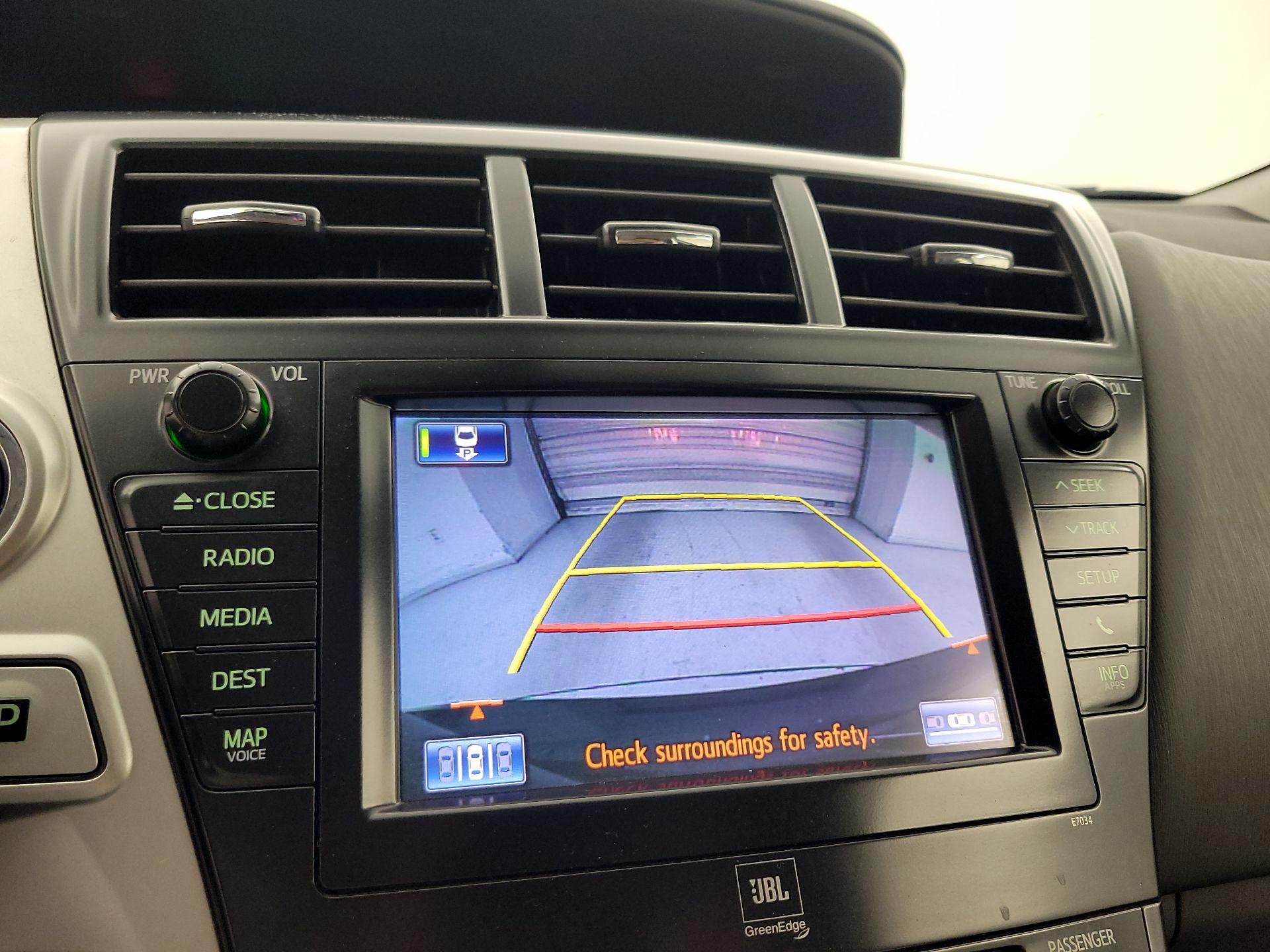 Thumbnail: 2014 Toyota Prius v - 15