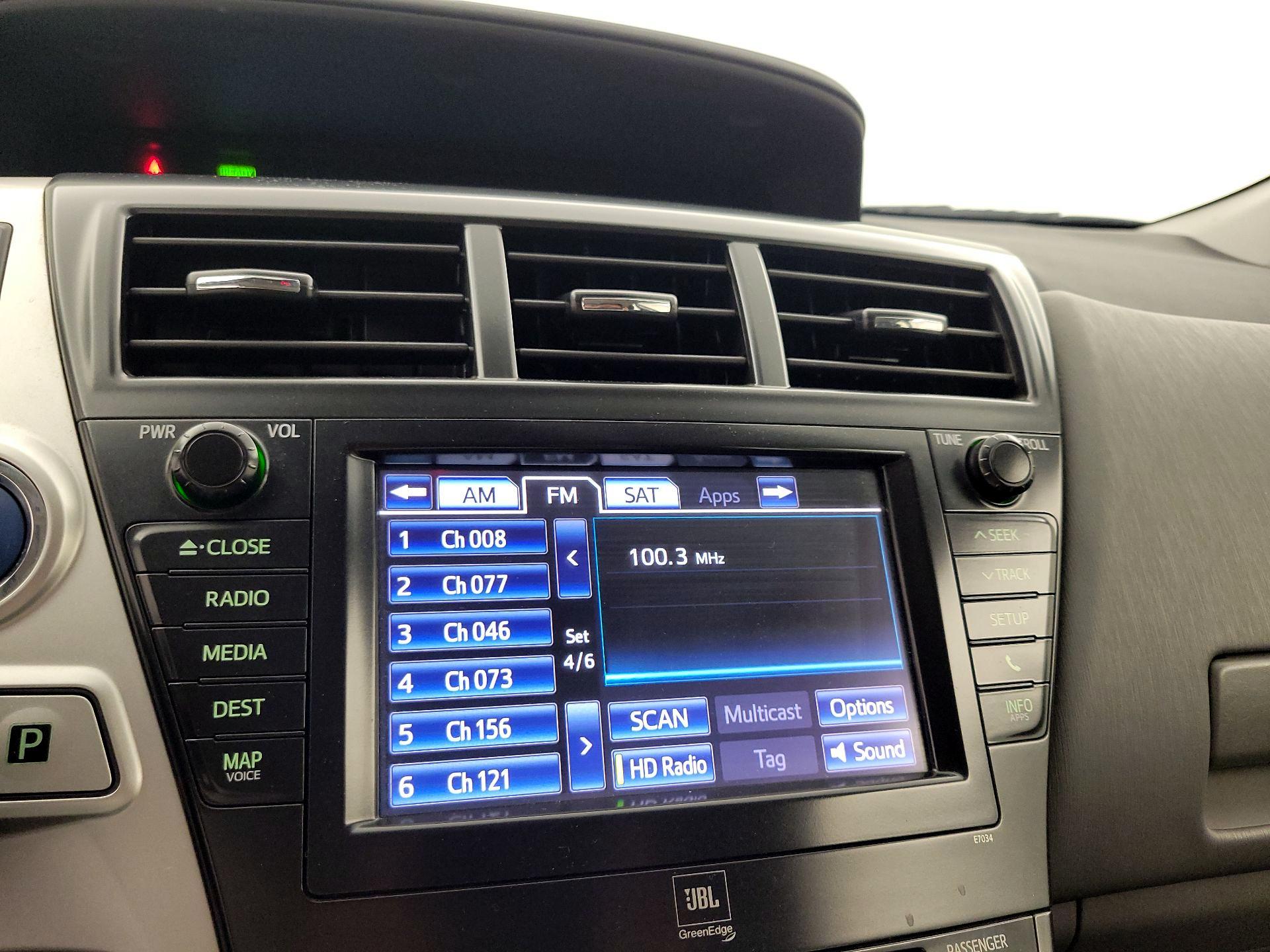 Thumbnail: 2014 Toyota Prius v - 16