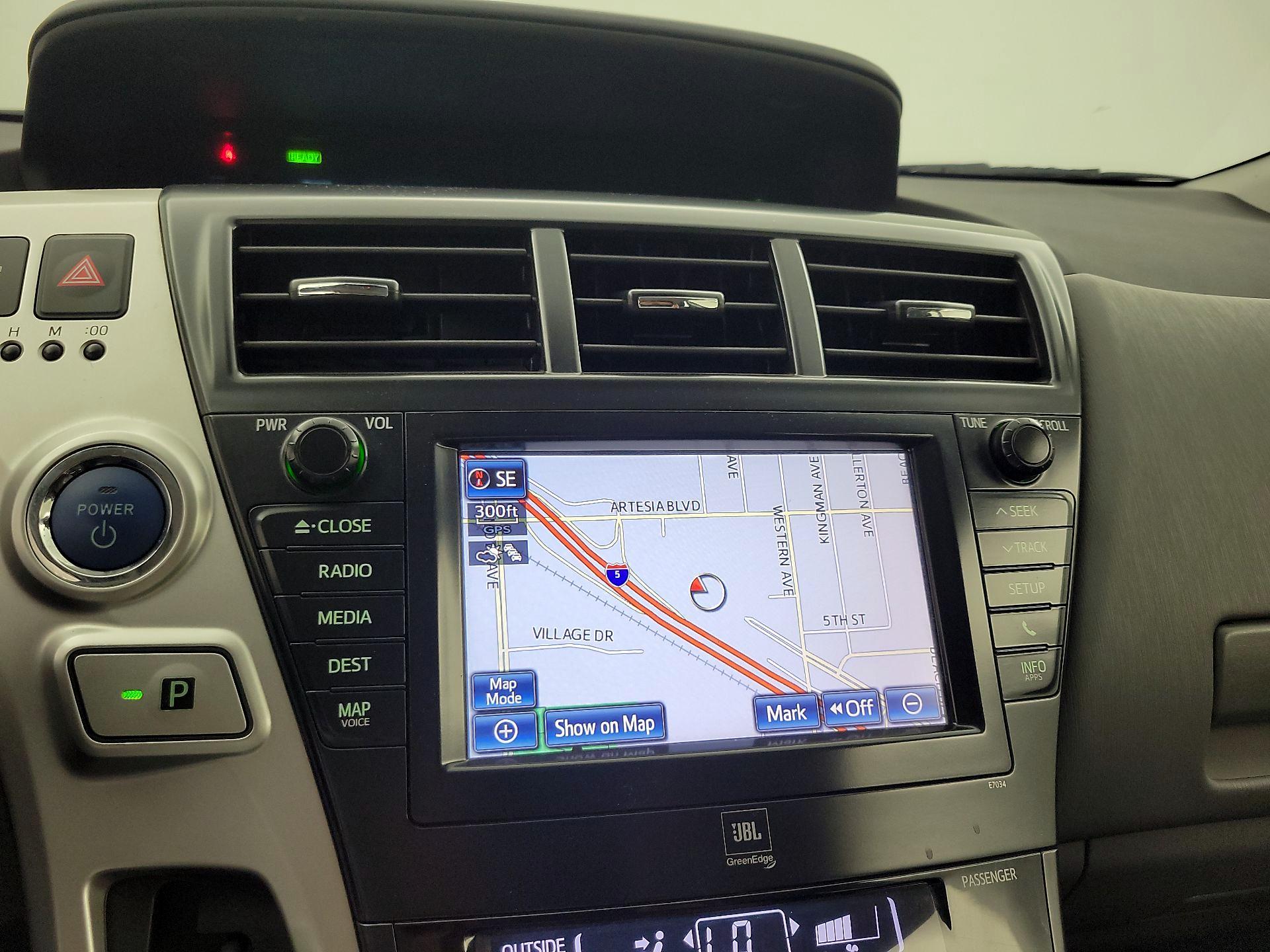 Thumbnail: 2014 Toyota Prius v - 17