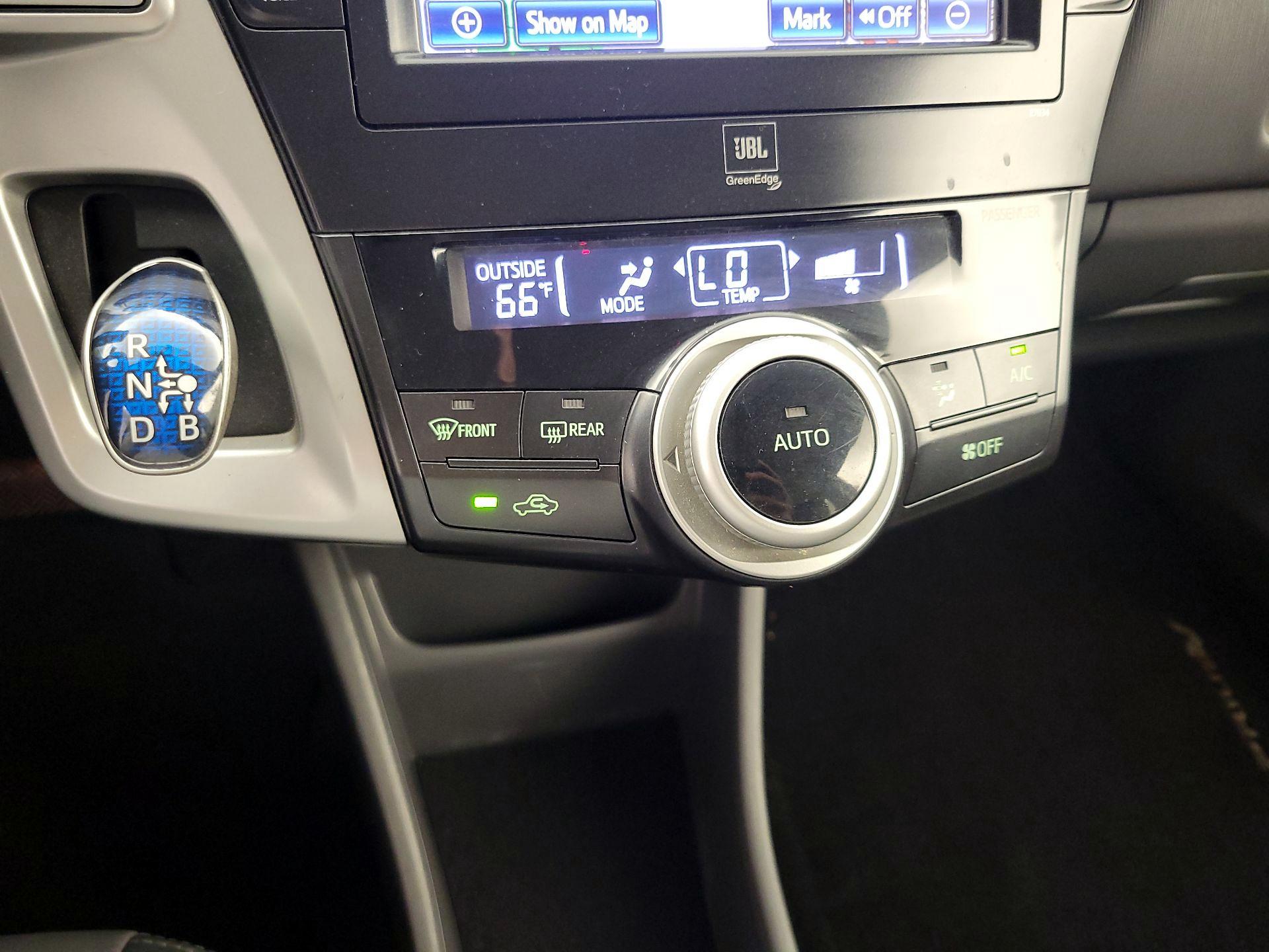 Thumbnail: 2014 Toyota Prius v - 18