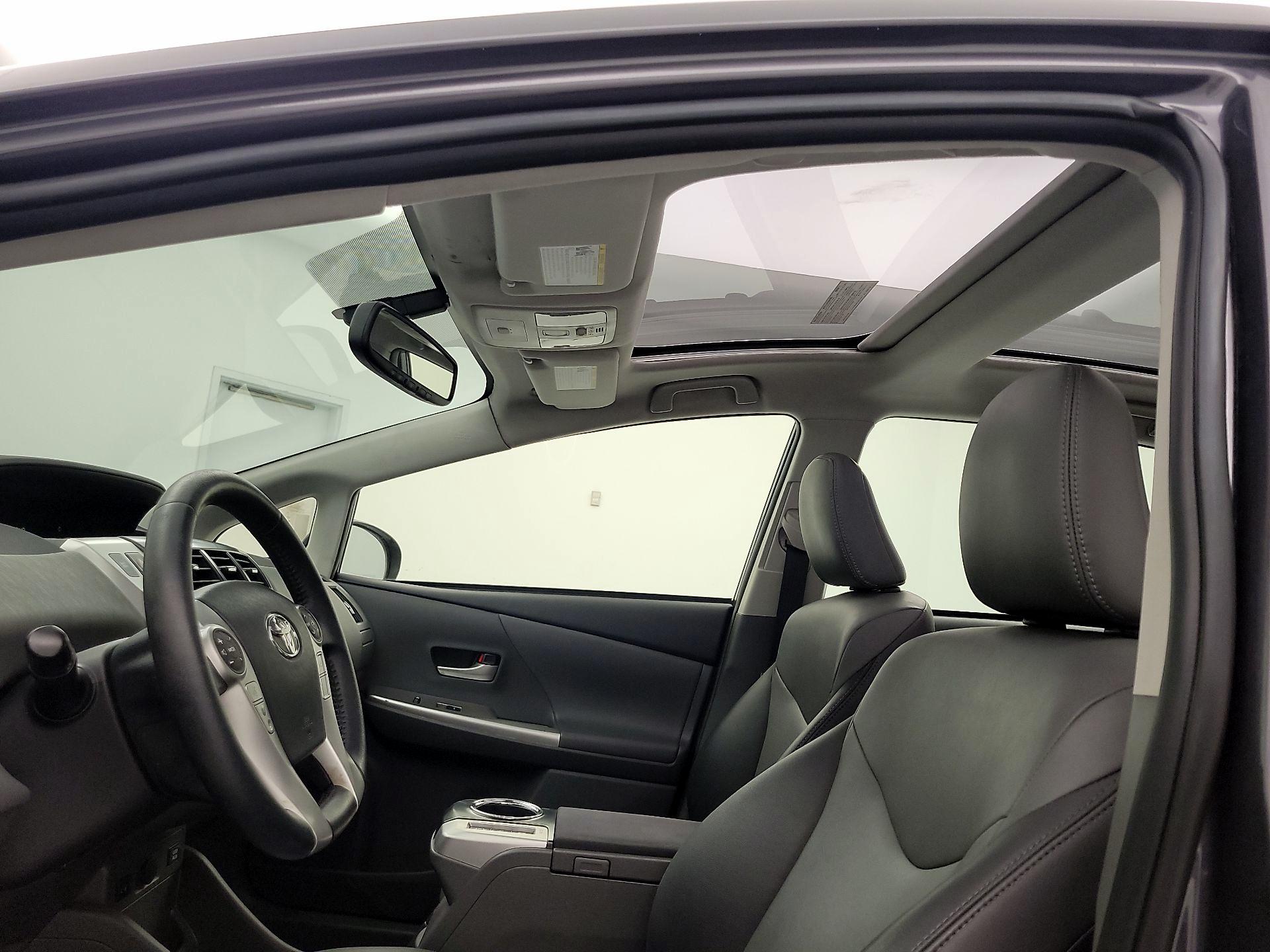 Thumbnail: 2014 Toyota Prius v - 20