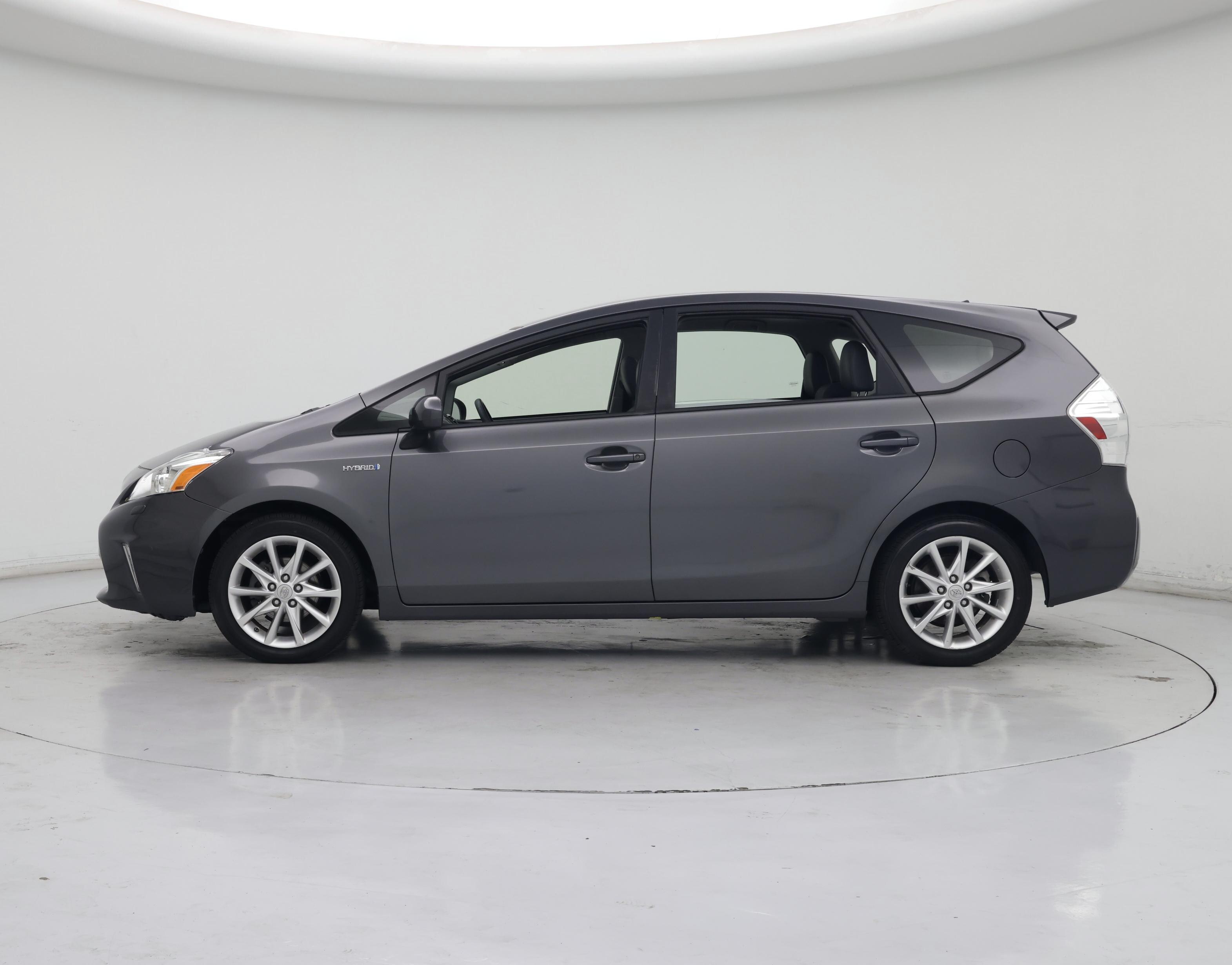 Thumbnail: 2014 Toyota Prius v - 3