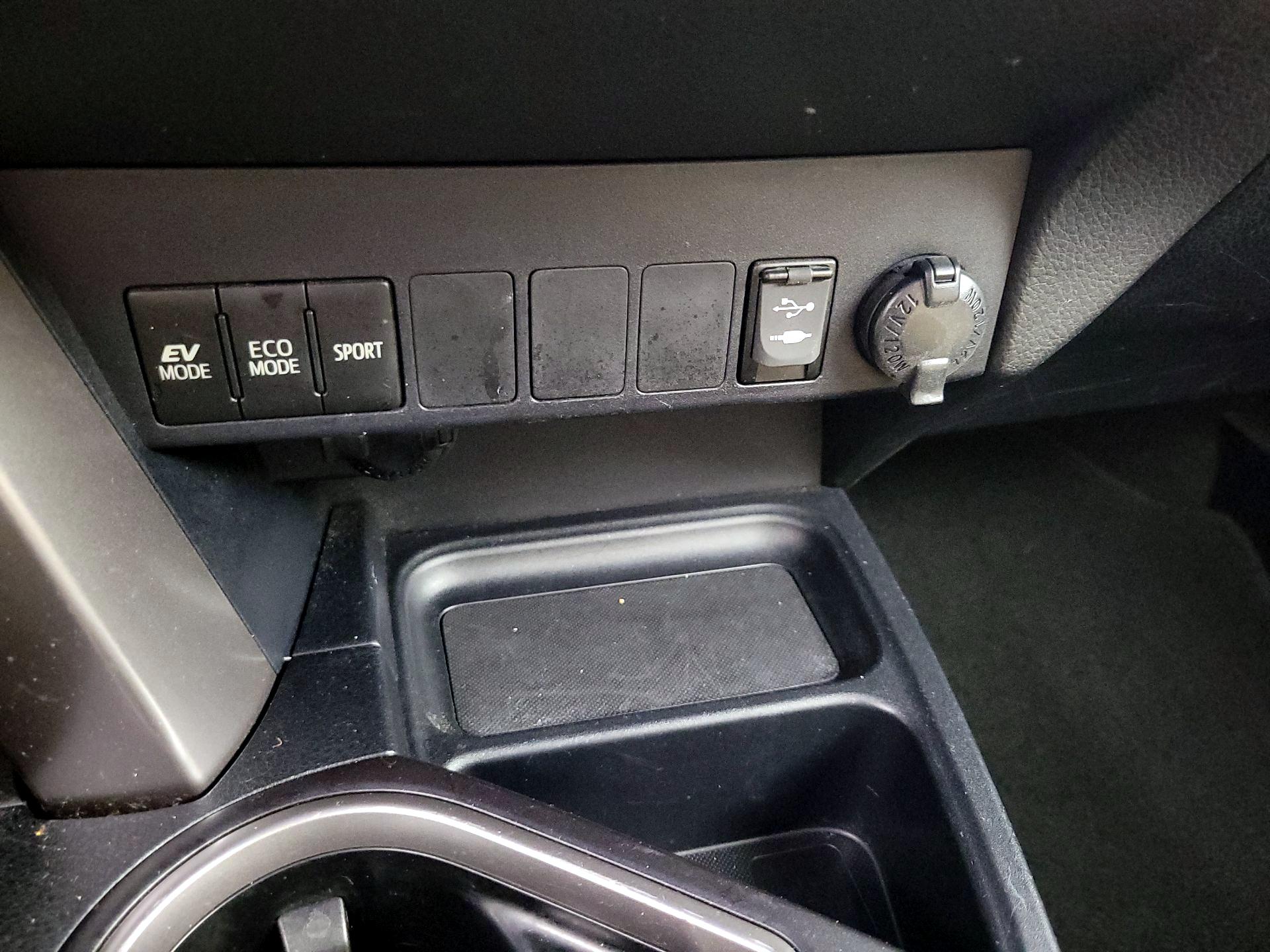 Thumbnail: 2016 Toyota RAV4 - 19