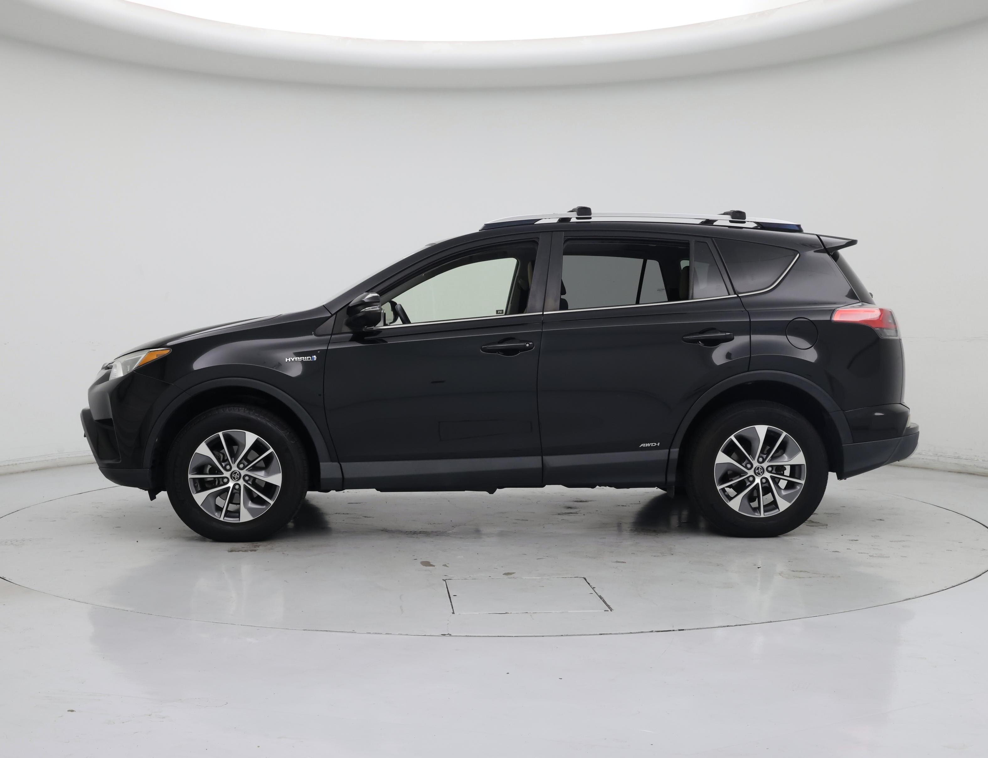 Thumbnail: 2016 Toyota RAV4 - 3
