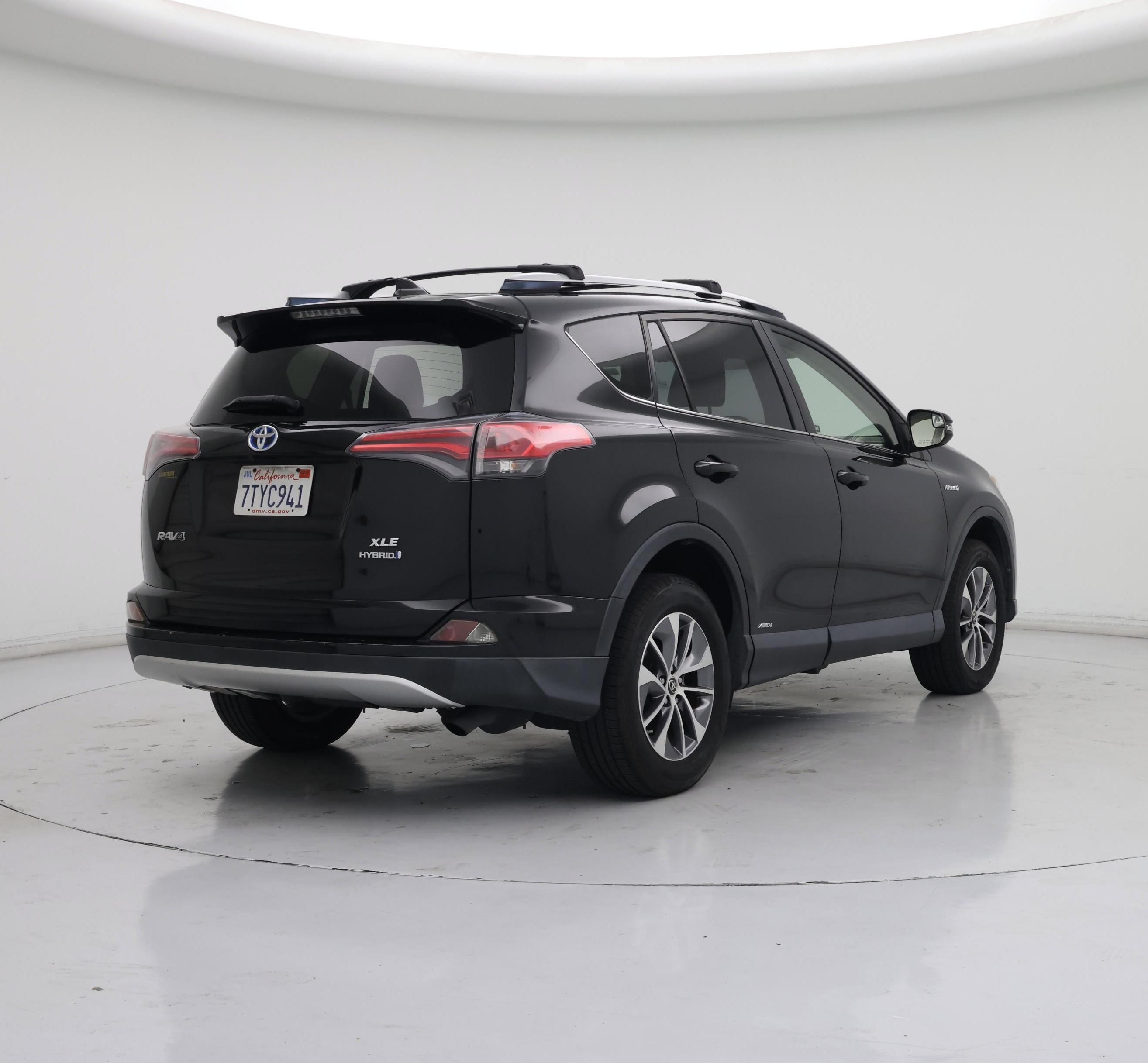 Thumbnail: 2016 Toyota RAV4 - 8