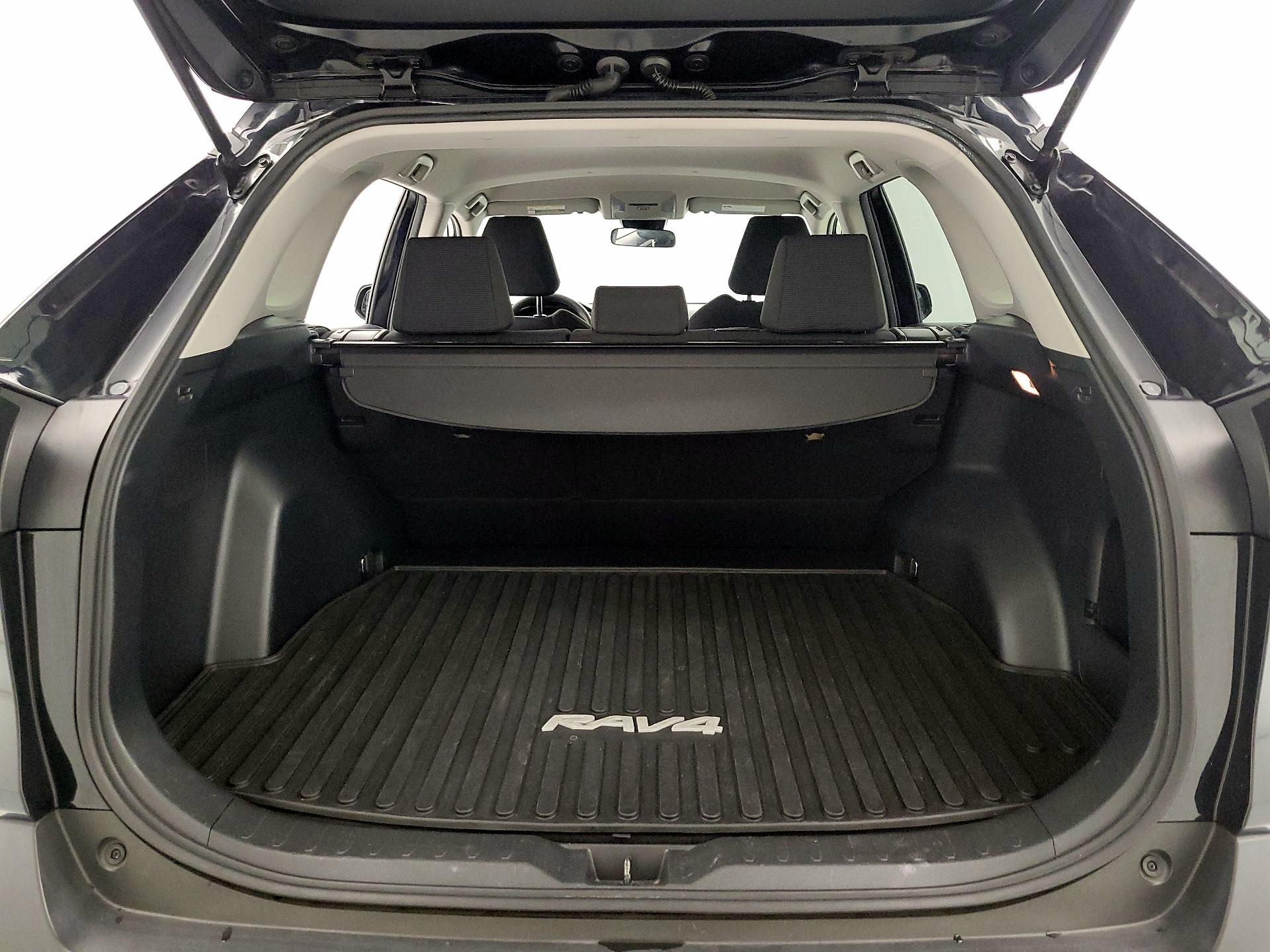 Thumbnail: 2019 Toyota RAV4 - 20