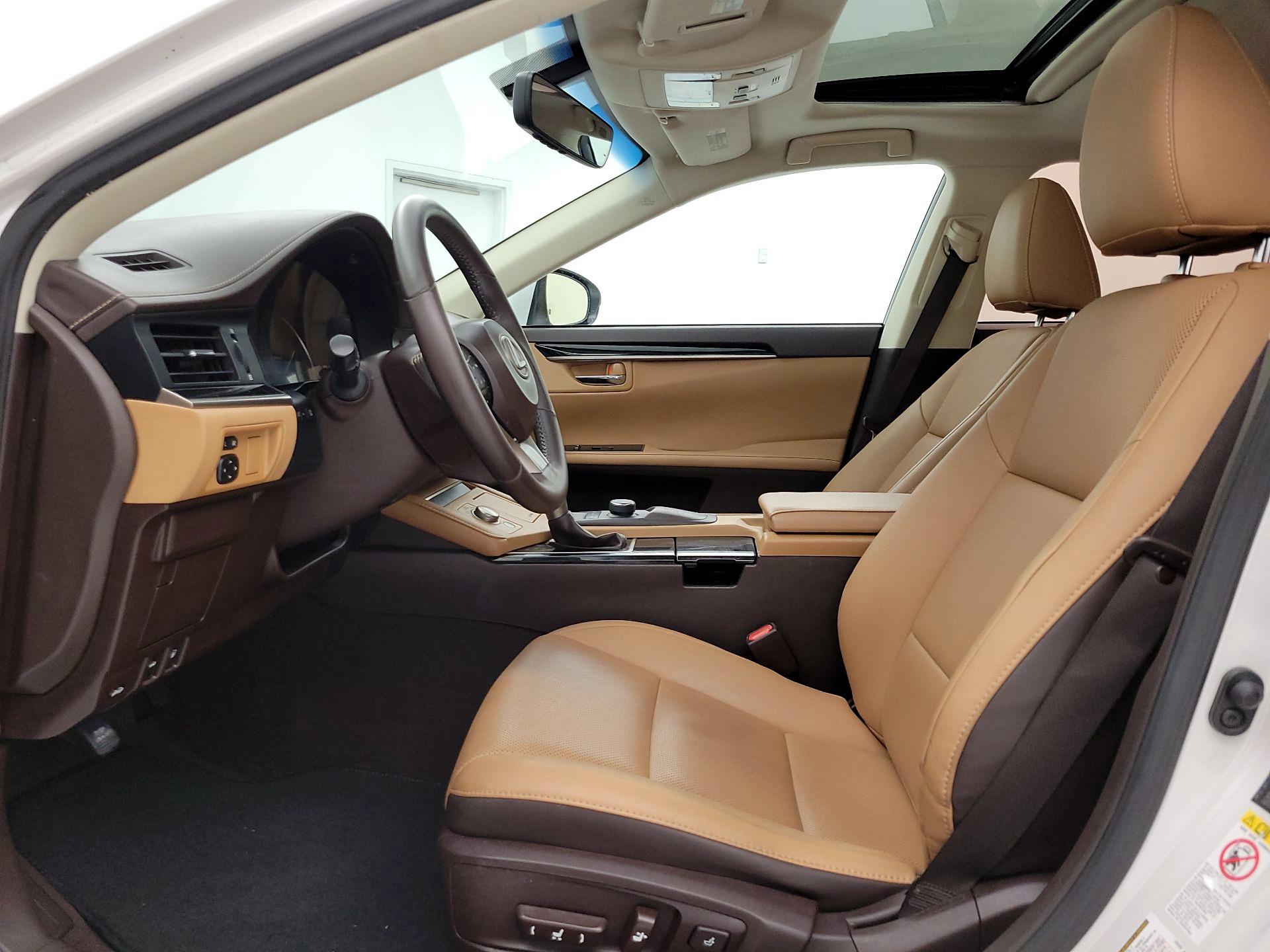 Thumbnail: 2016 Lexus ES - 11