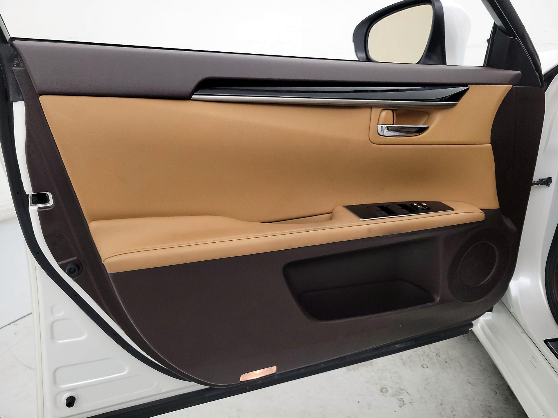 Thumbnail: 2016 Lexus ES - 12