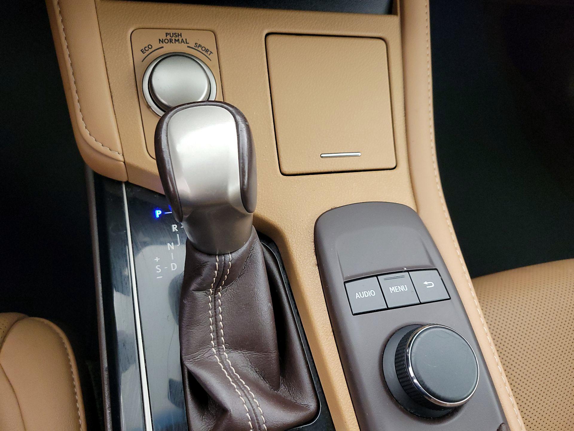 Thumbnail: 2016 Lexus ES - 17