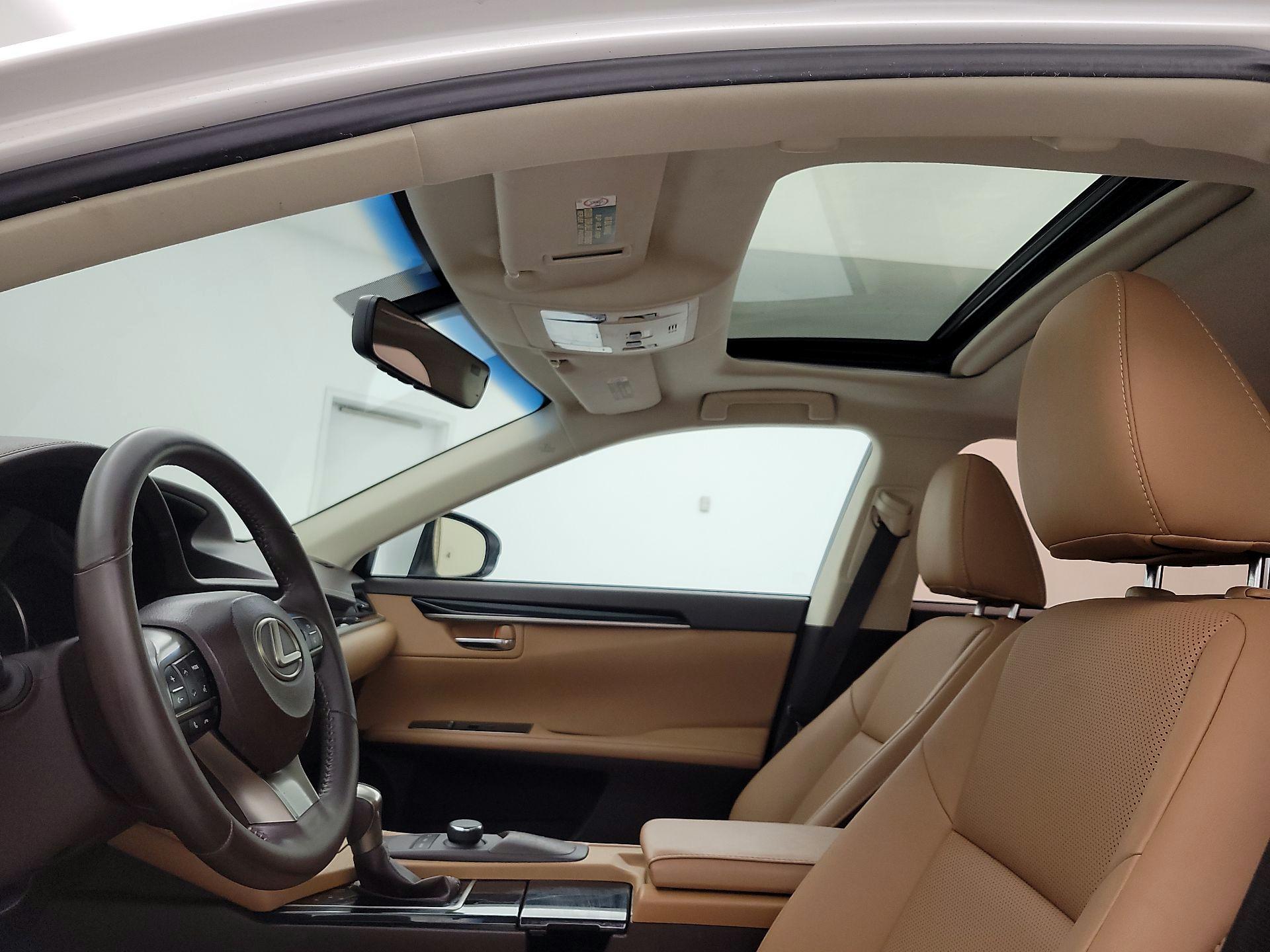 Thumbnail: 2016 Lexus ES - 19