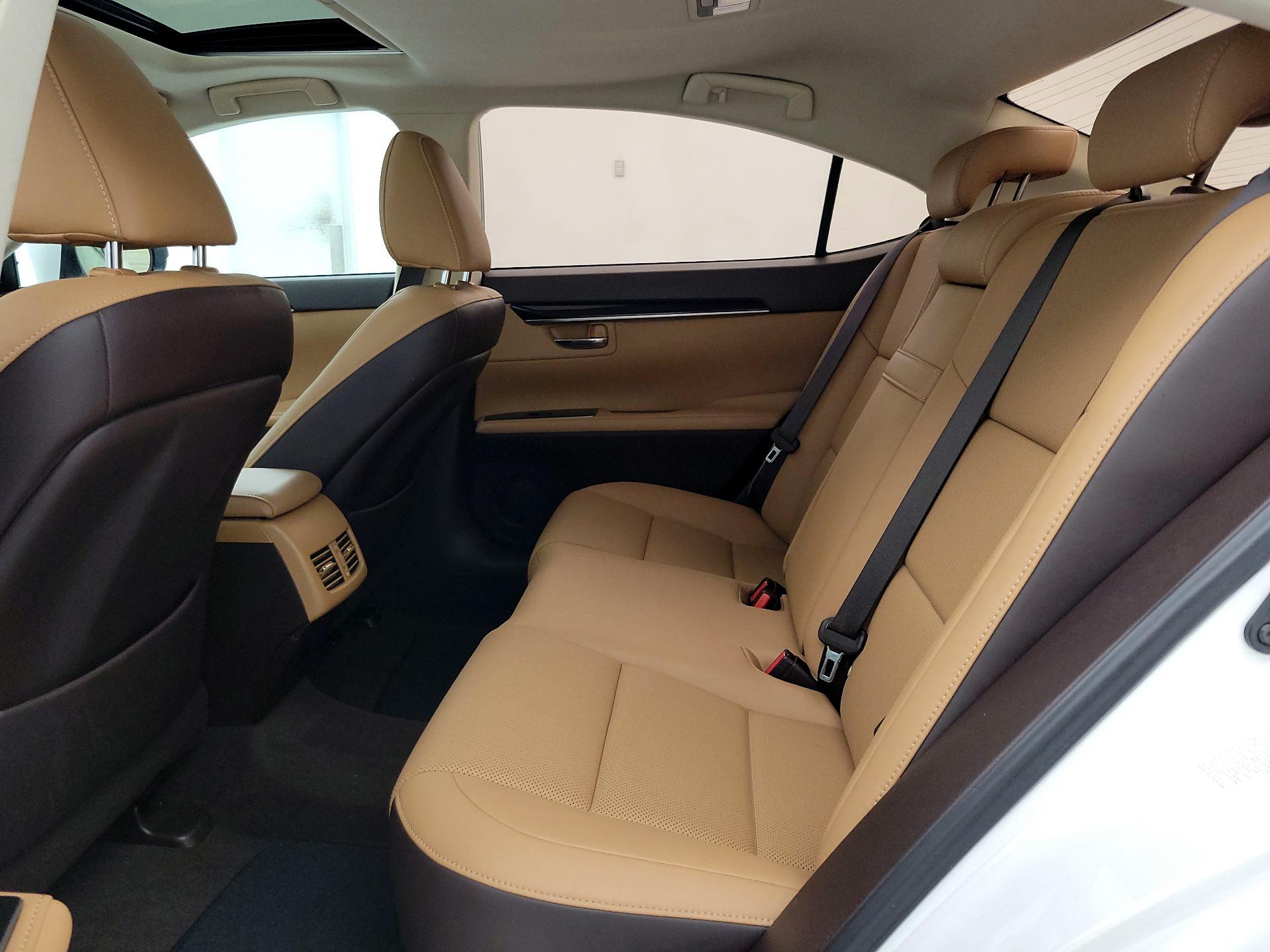 Thumbnail: 2016 Lexus ES - 20