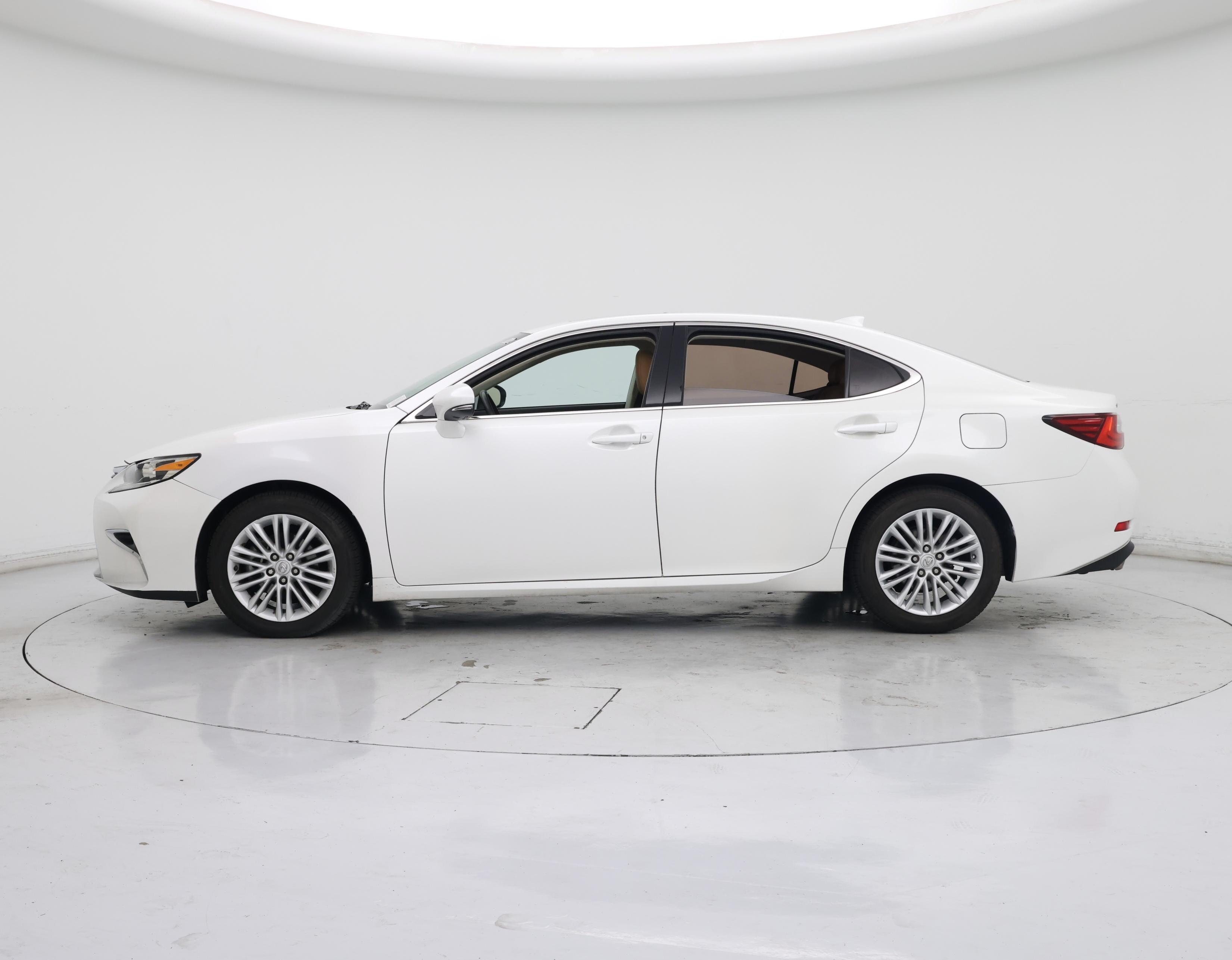 Thumbnail: 2016 Lexus ES - 3