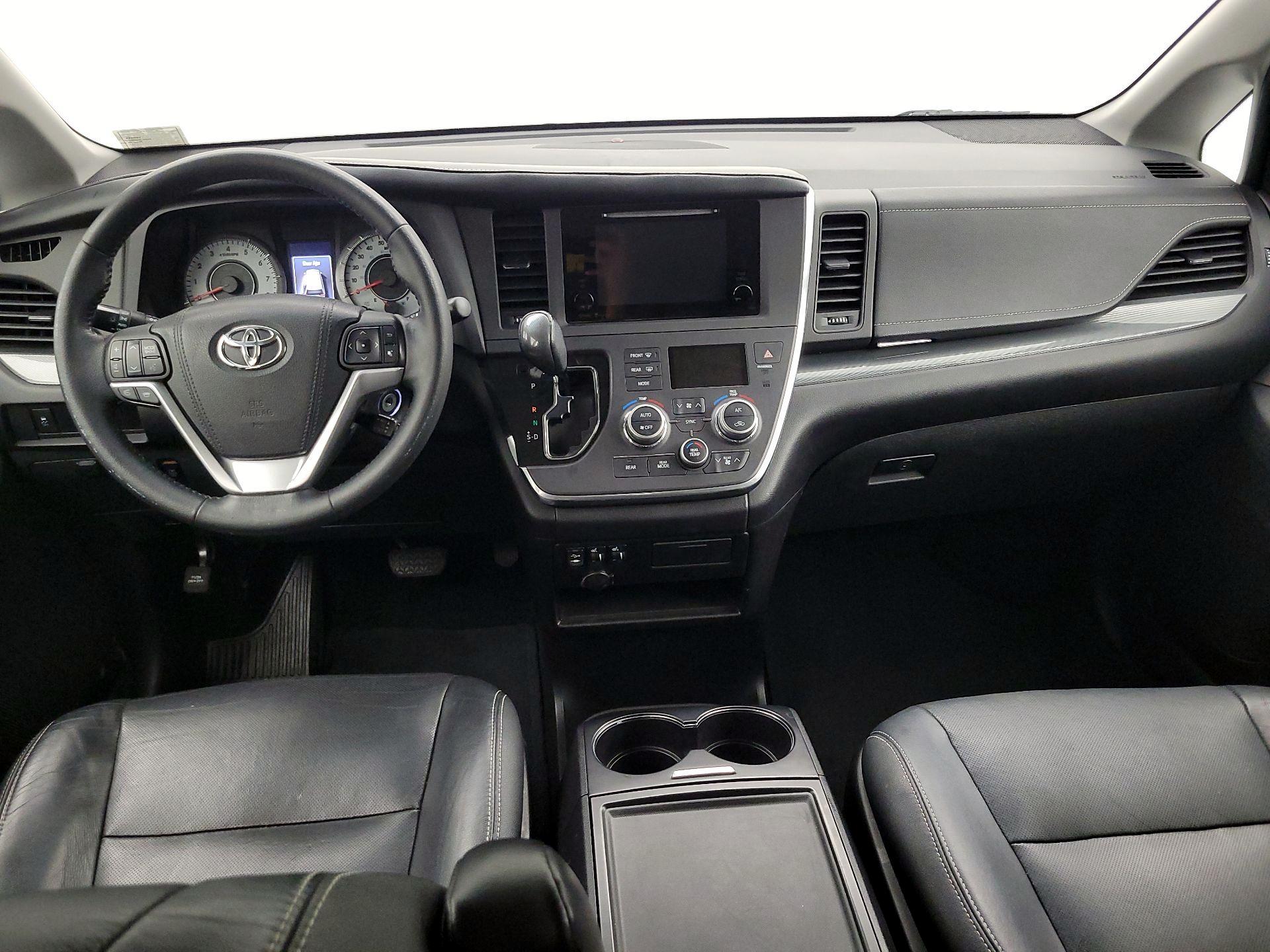 Thumbnail: 2015 Toyota Sienna - 9
