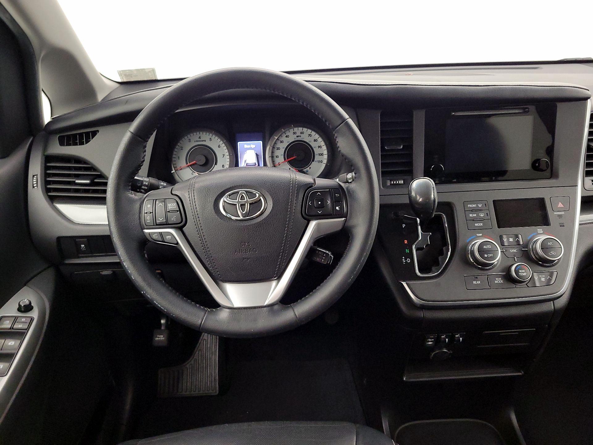 Thumbnail: 2015 Toyota Sienna - 10