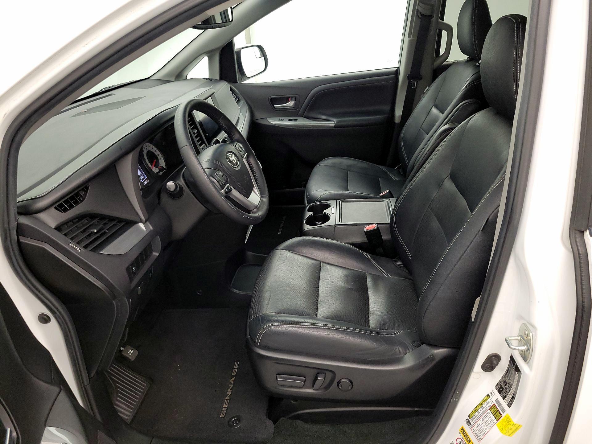 Thumbnail: 2015 Toyota Sienna - 11