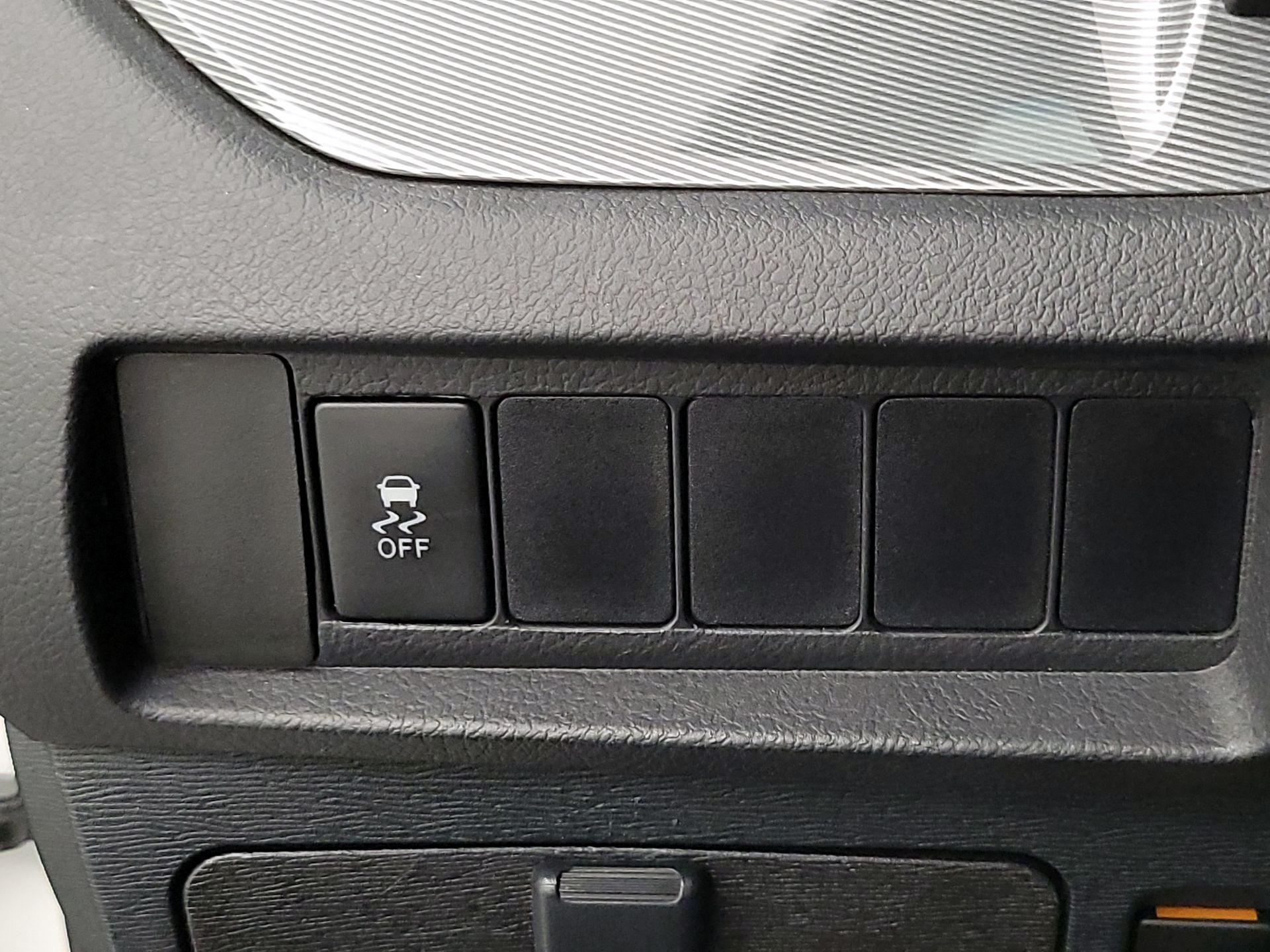 Thumbnail: 2015 Toyota Sienna - 13