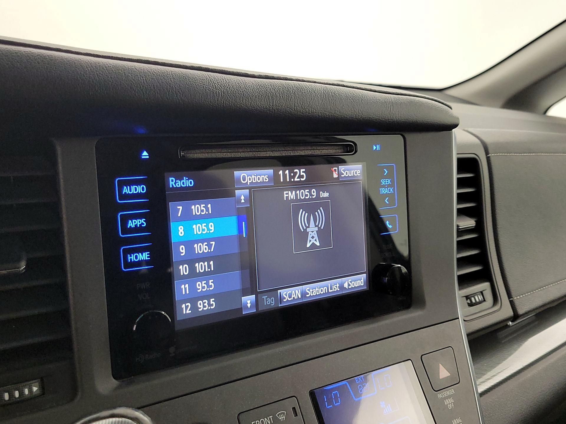 Thumbnail: 2015 Toyota Sienna - 15