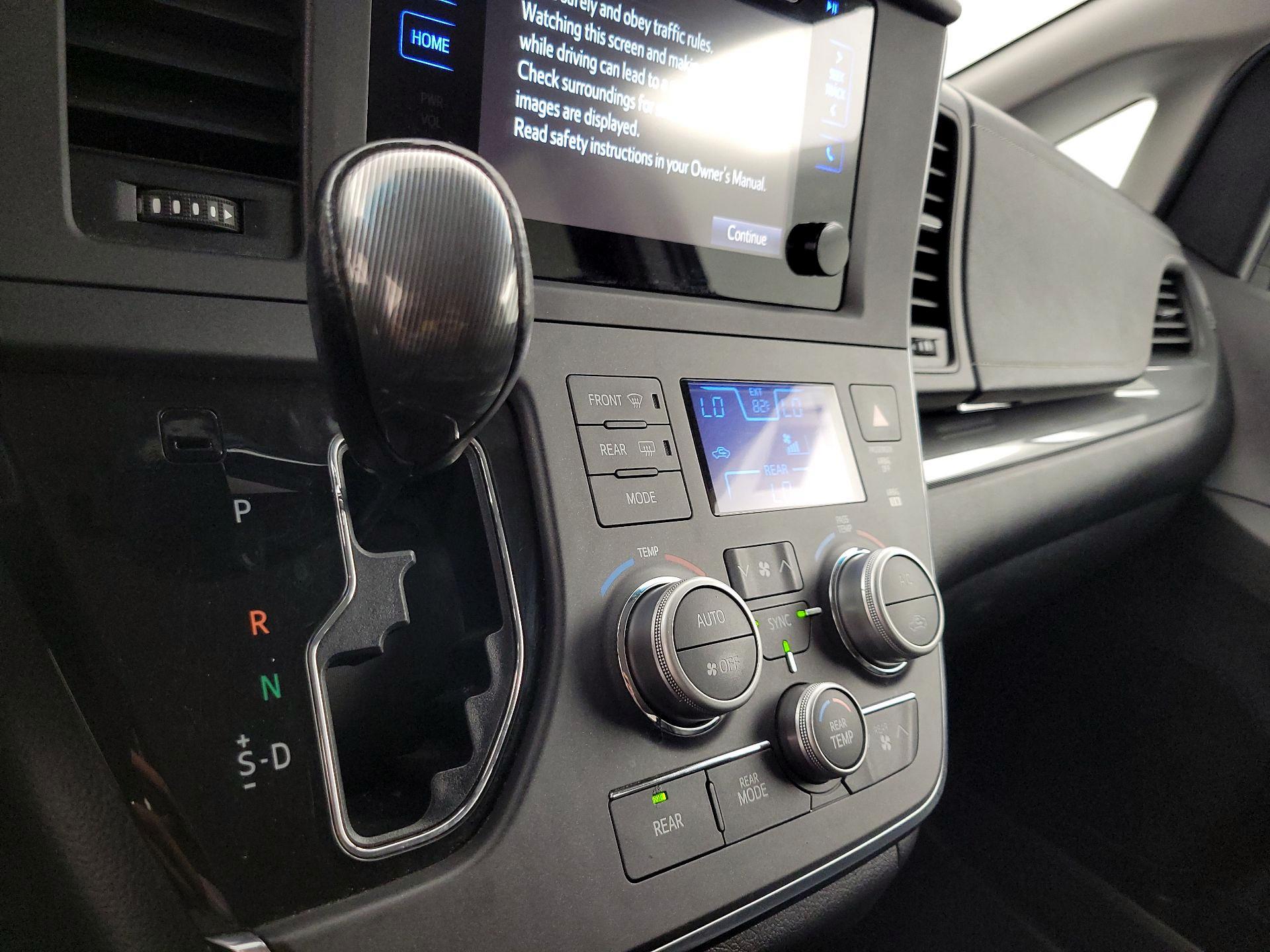 Thumbnail: 2015 Toyota Sienna - 17