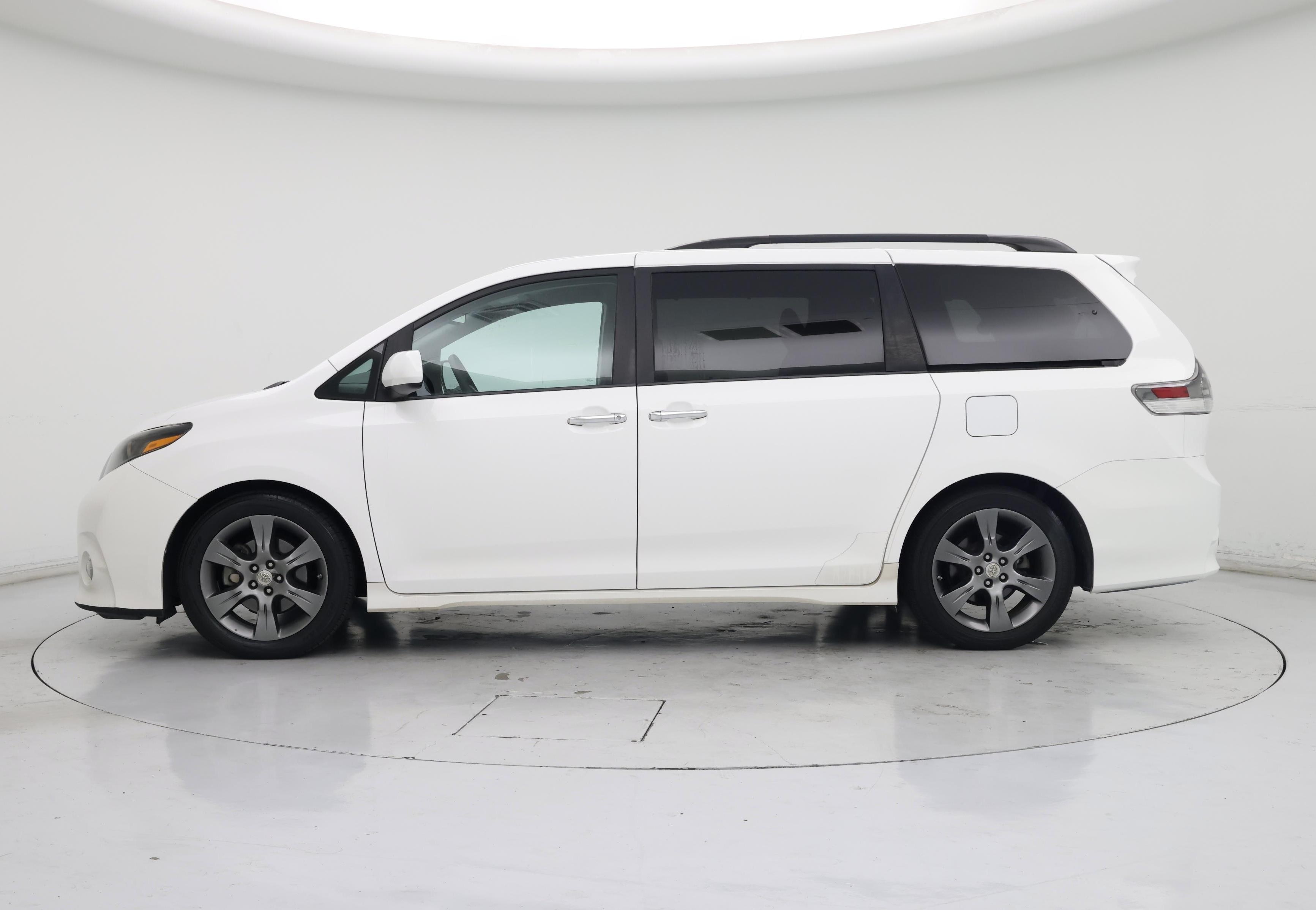 Thumbnail: 2015 Toyota Sienna - 3