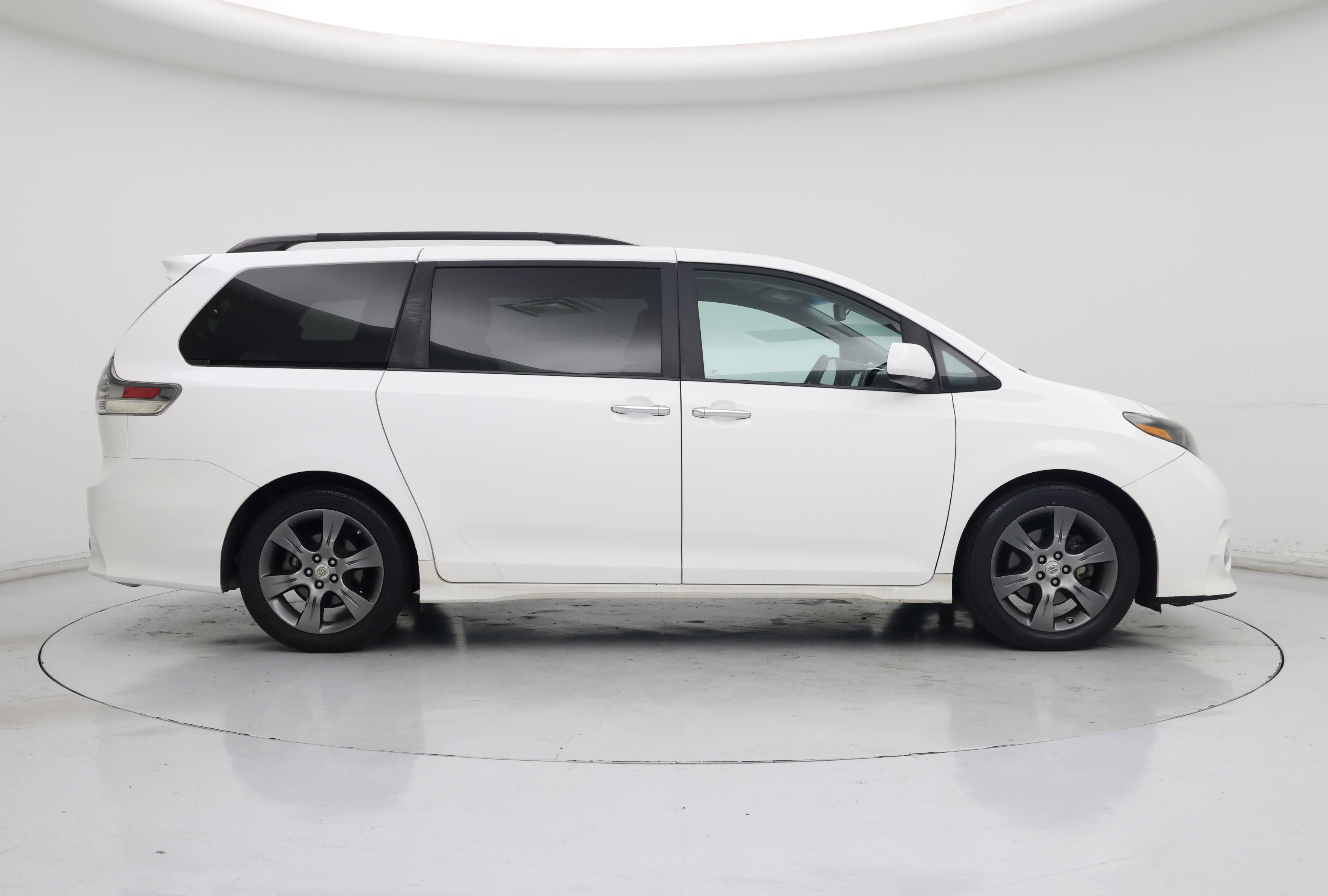Thumbnail: 2015 Toyota Sienna - 7