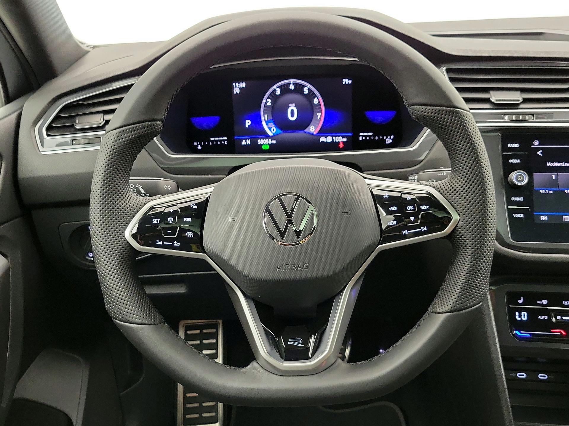 Thumbnail: 2023 Volkswagen Tiguan - 10