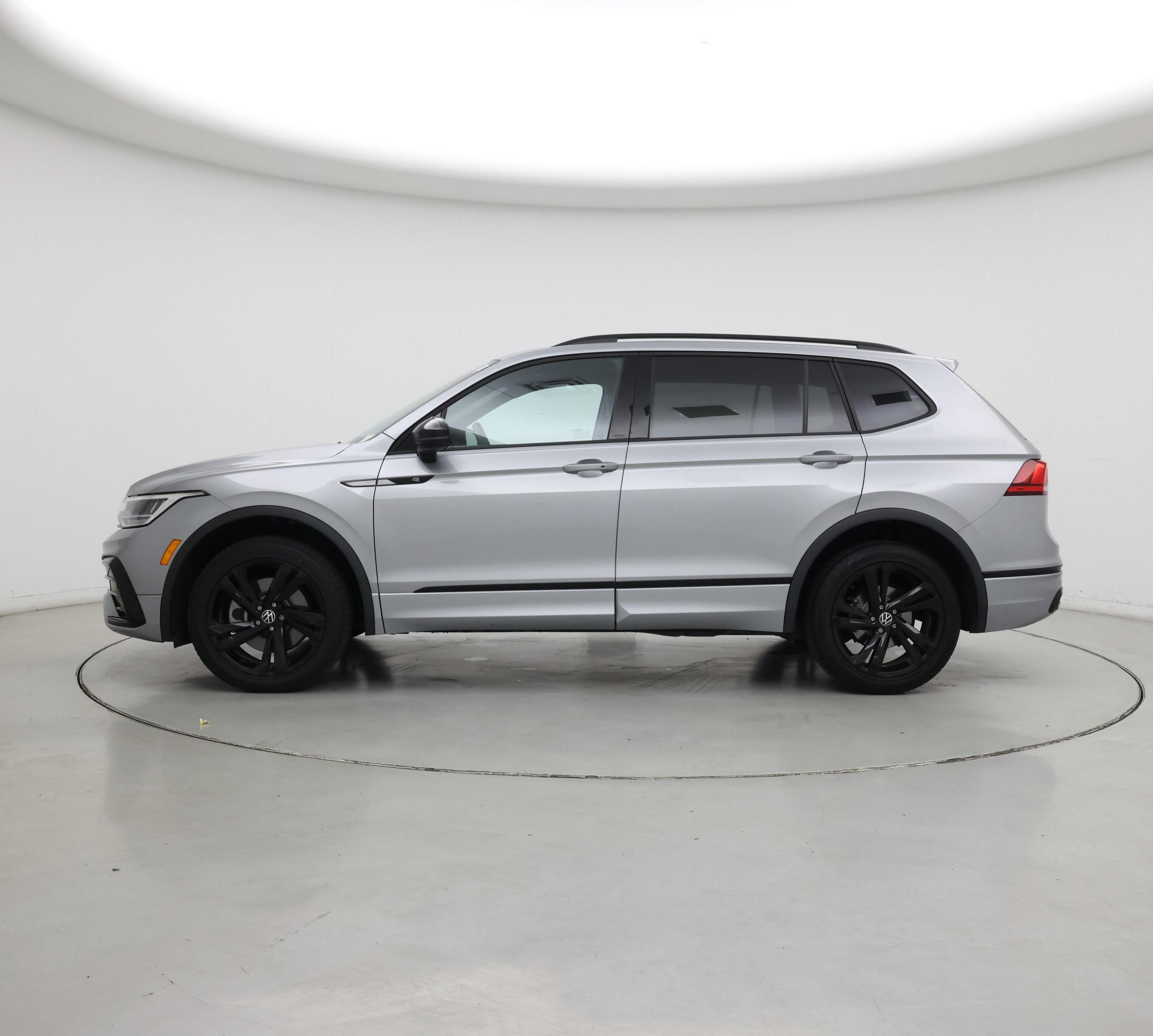 Thumbnail: 2023 Volkswagen Tiguan - 3