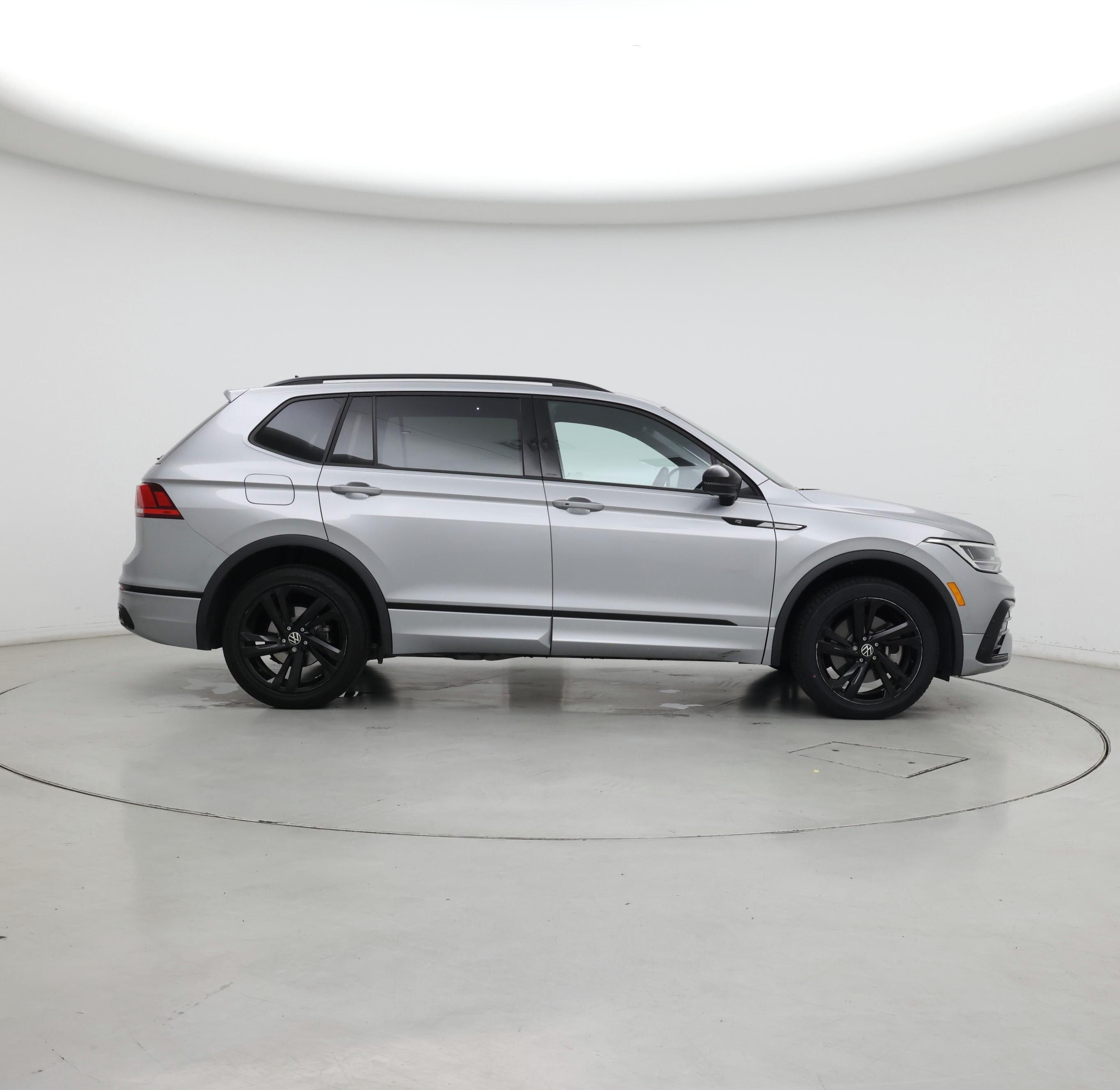 Thumbnail: 2023 Volkswagen Tiguan - 7