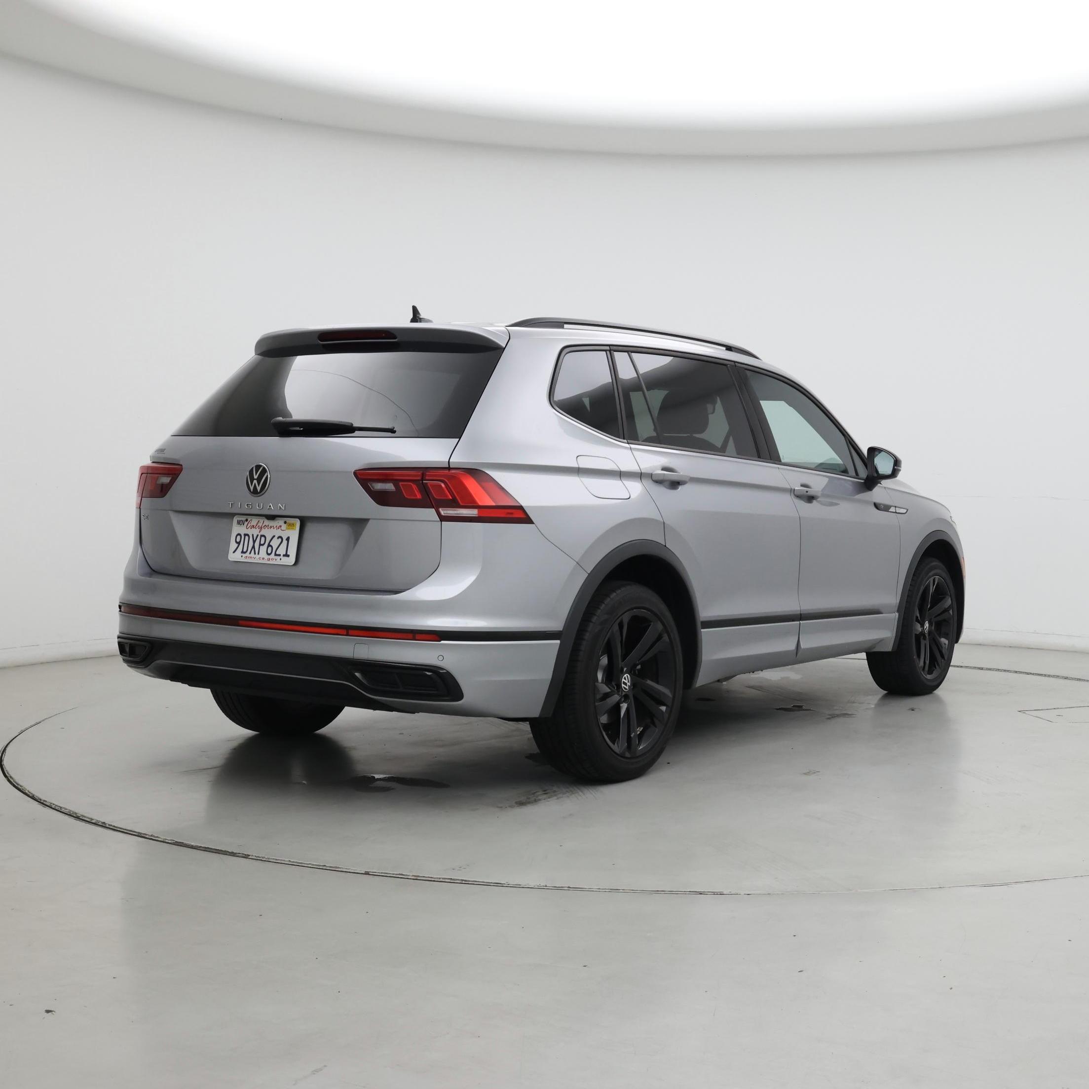 Thumbnail: 2023 Volkswagen Tiguan - 8