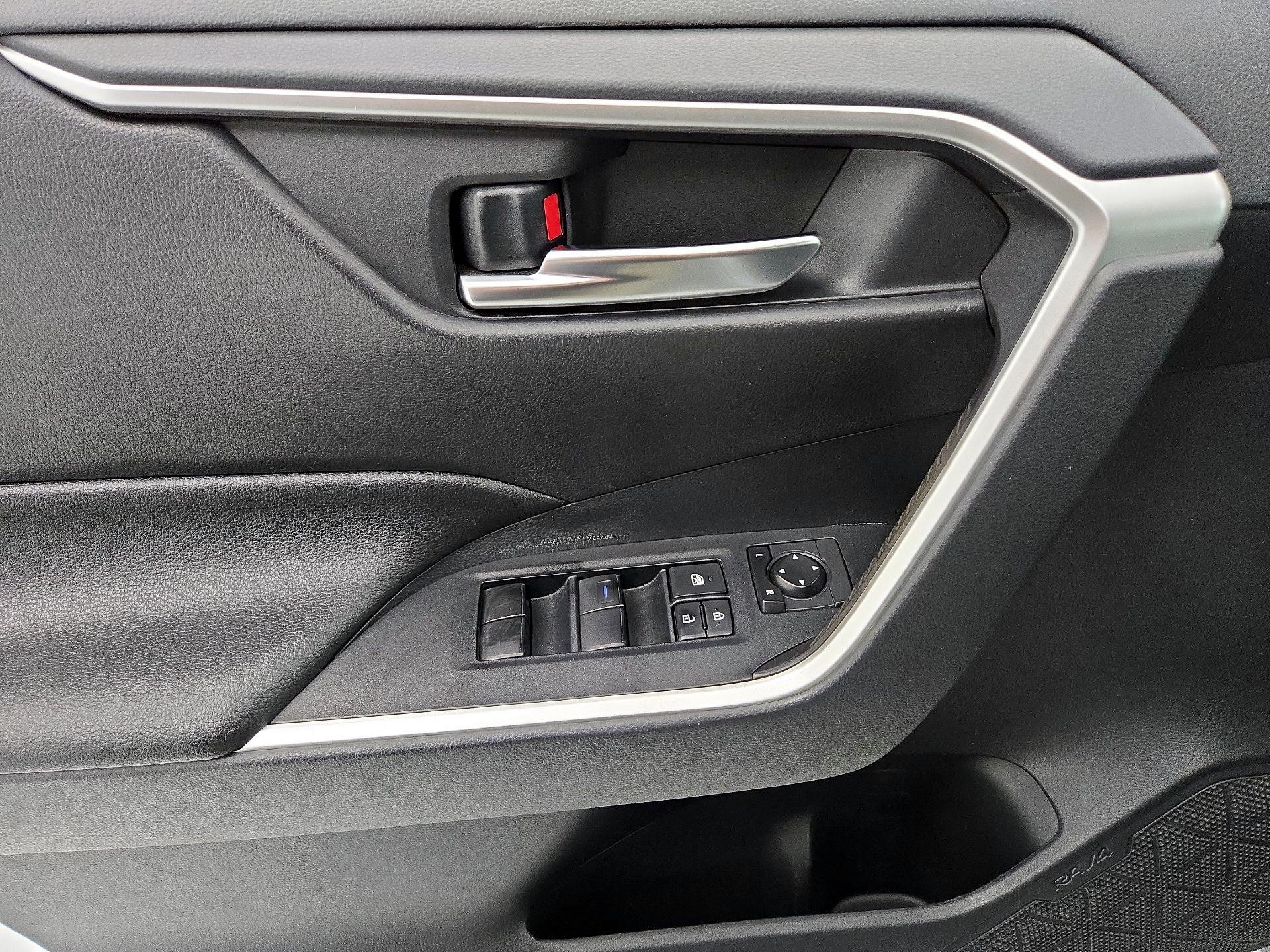 Thumbnail: 2019 Toyota RAV4 - 12