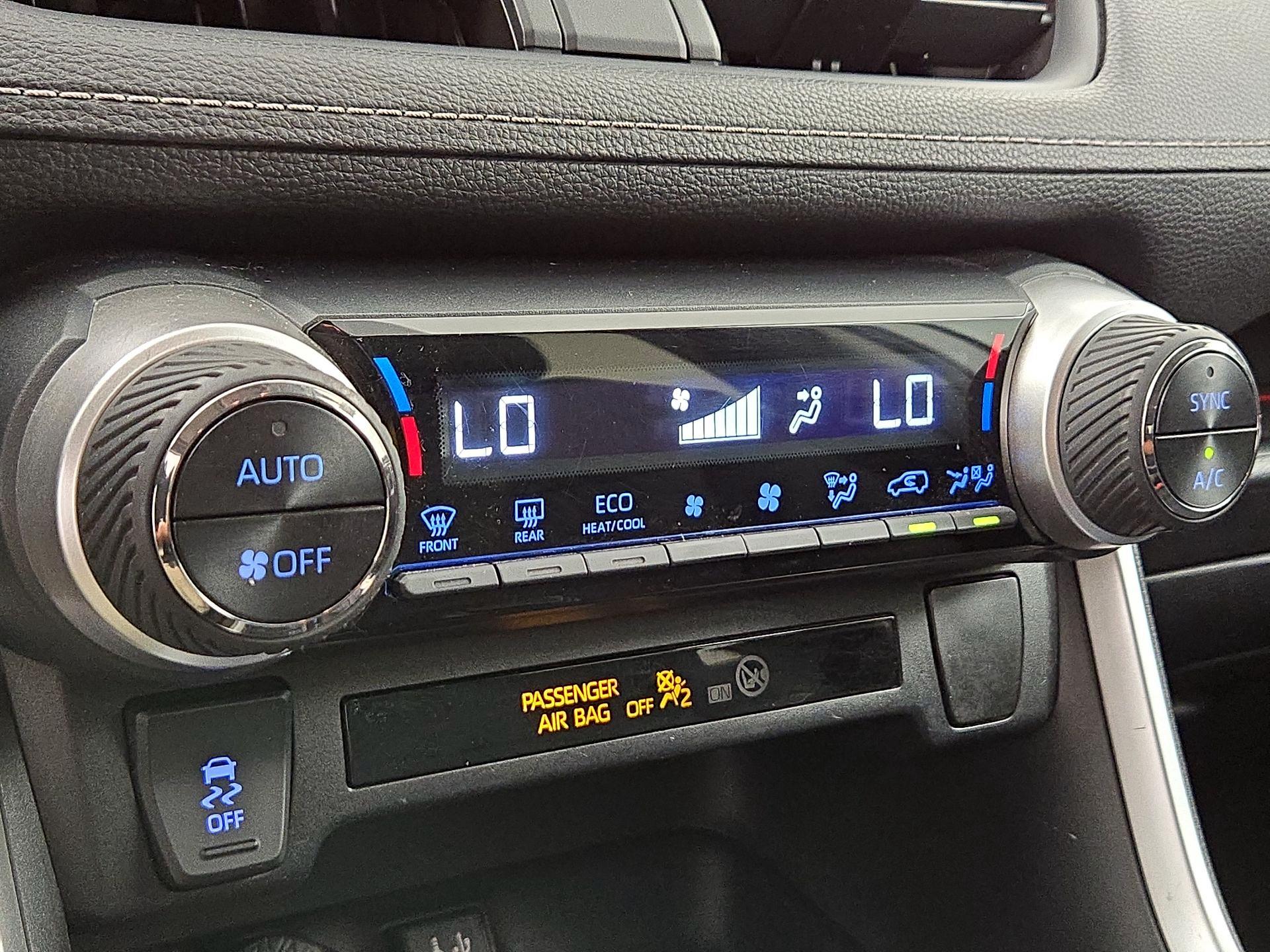 Thumbnail: 2019 Toyota RAV4 - 16