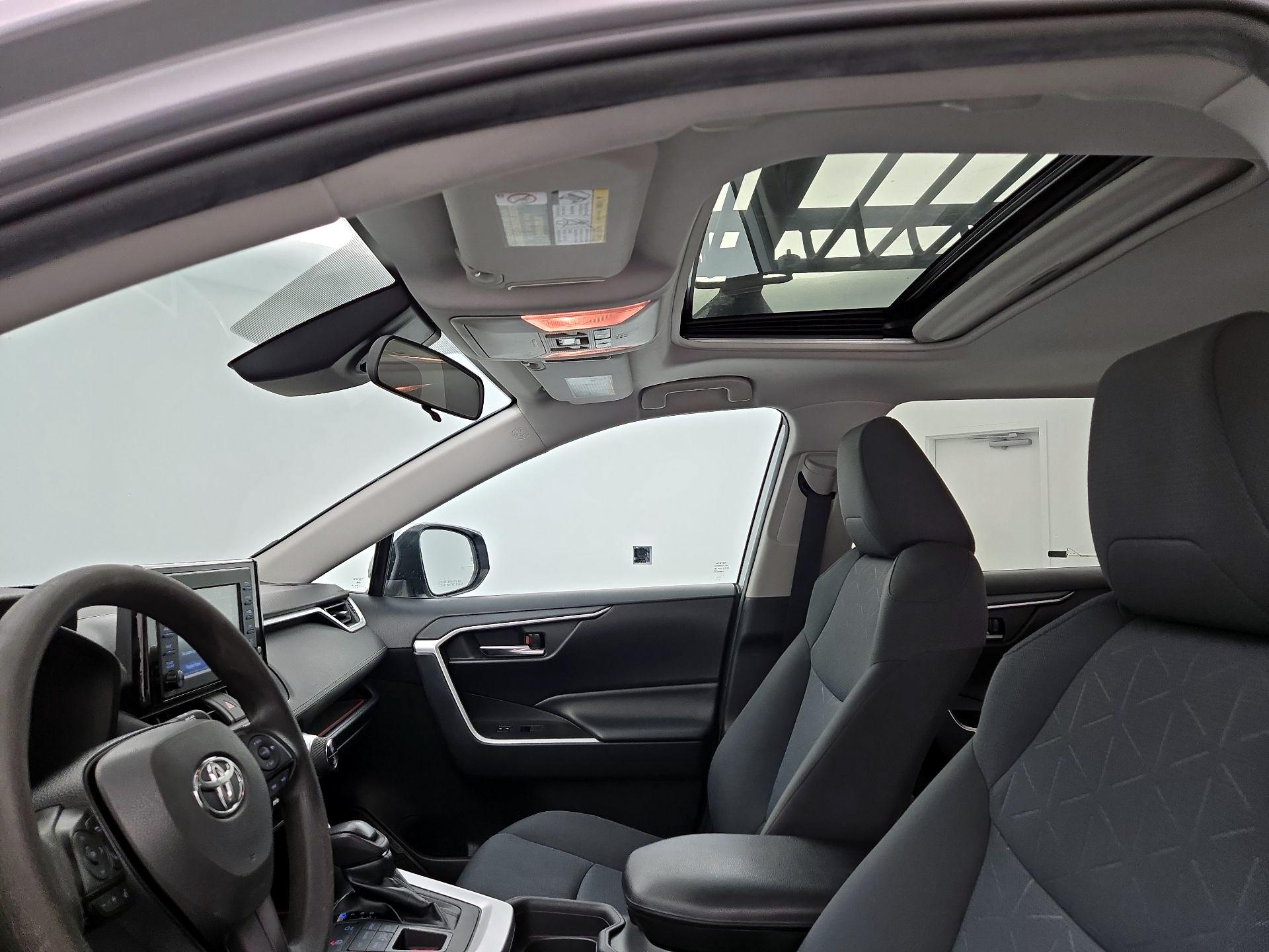 Thumbnail: 2019 Toyota RAV4 - 19