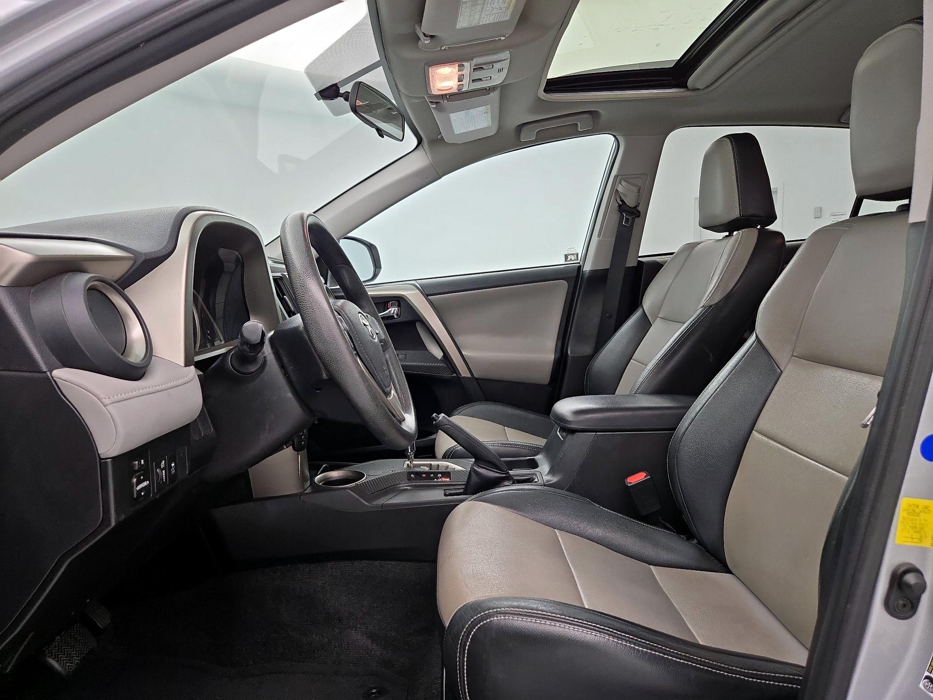 Thumbnail: 2015 Toyota RAV4 - 11
