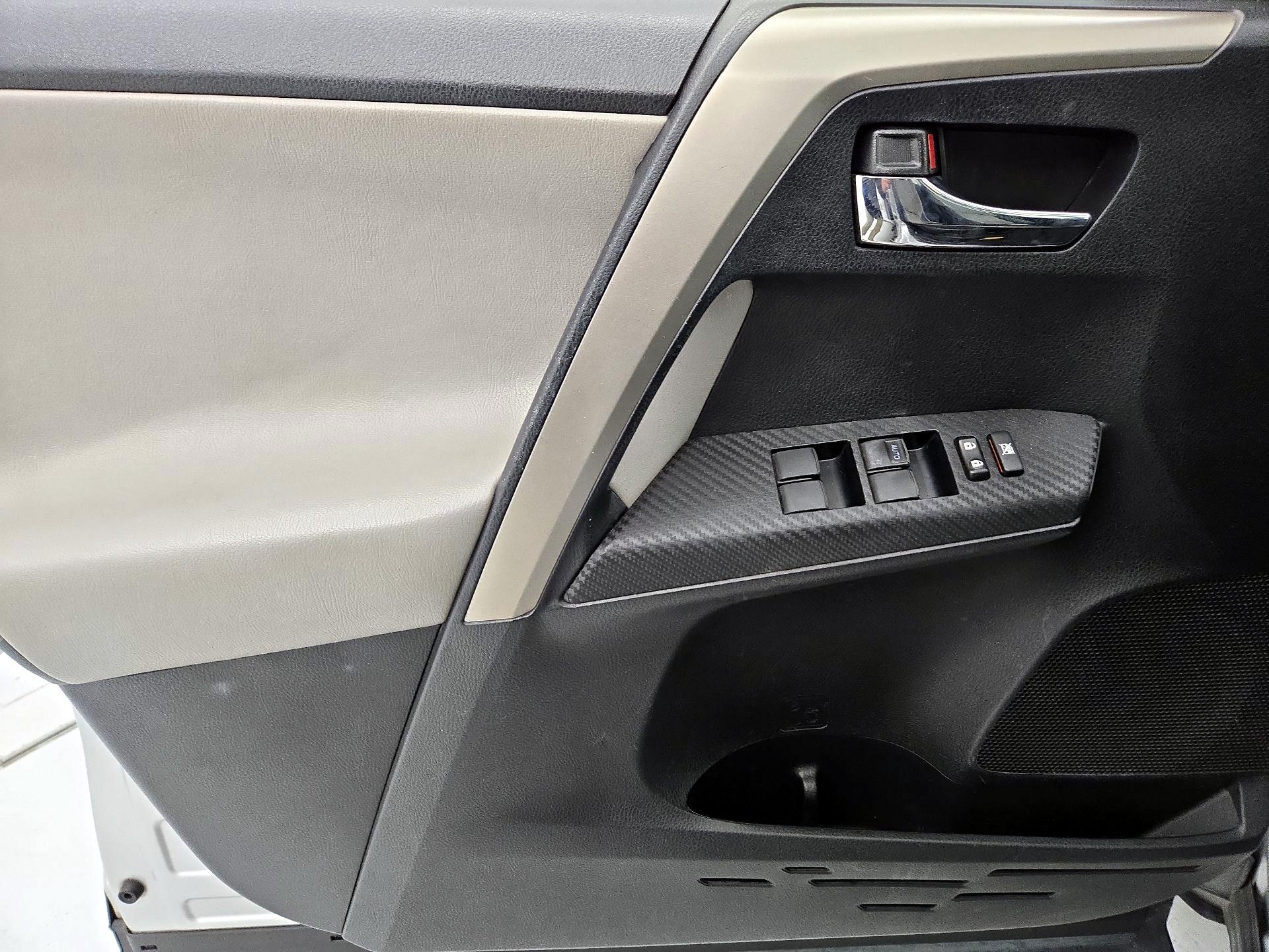 Thumbnail: 2015 Toyota RAV4 - 12