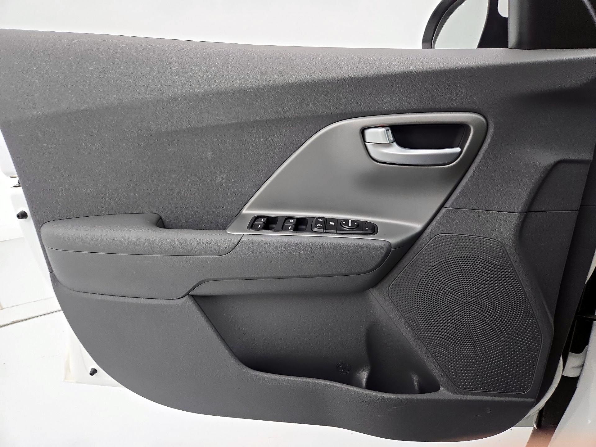 Thumbnail: 2019 Kia Niro - 12