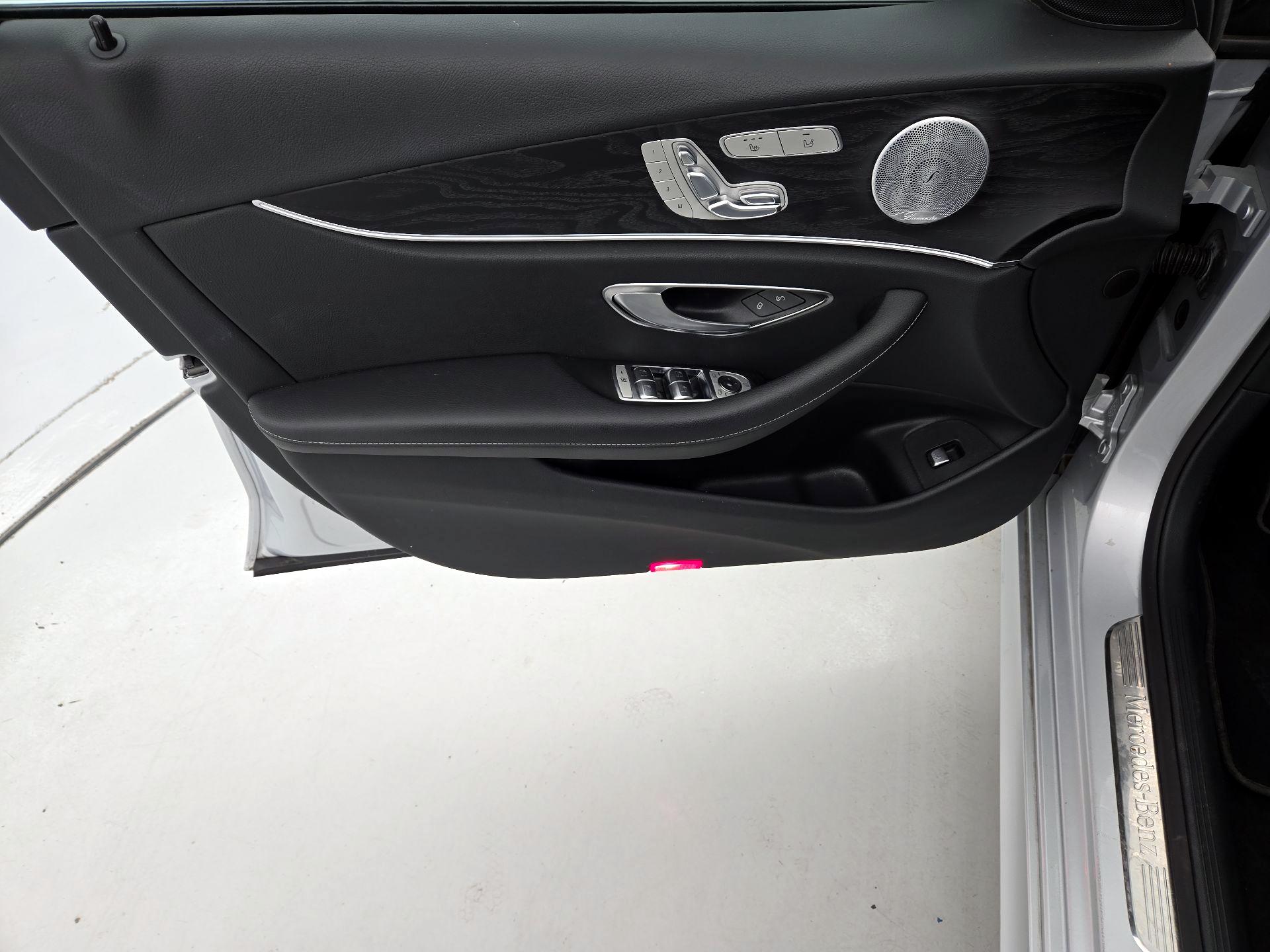 Thumbnail: 2017 Mercedes-Benz E-Class - 12