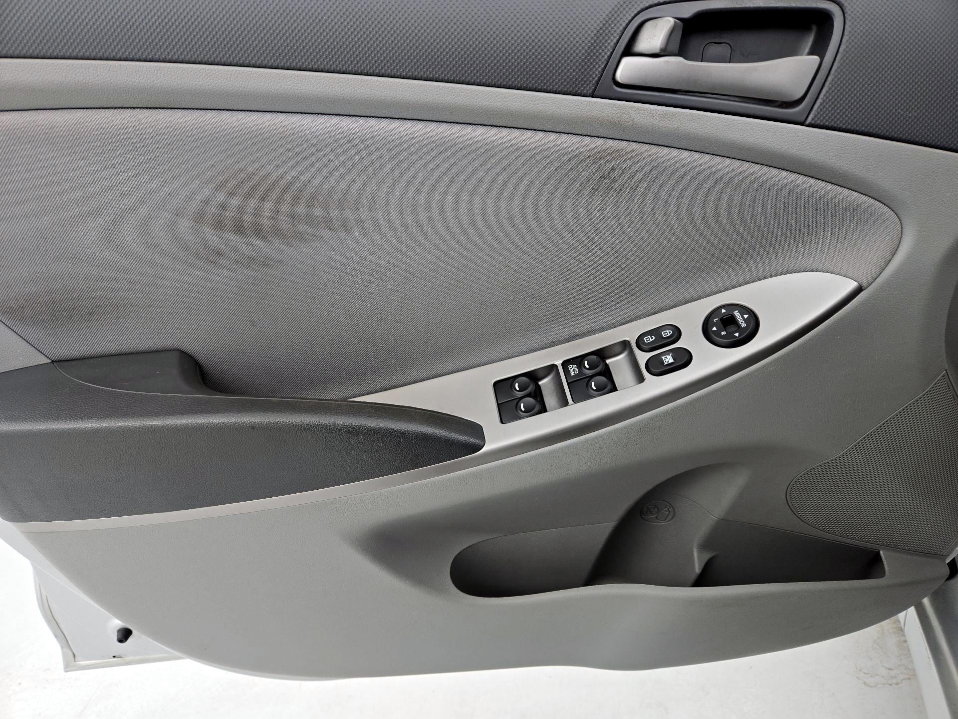 Thumbnail: 2015 Hyundai Accent - 12