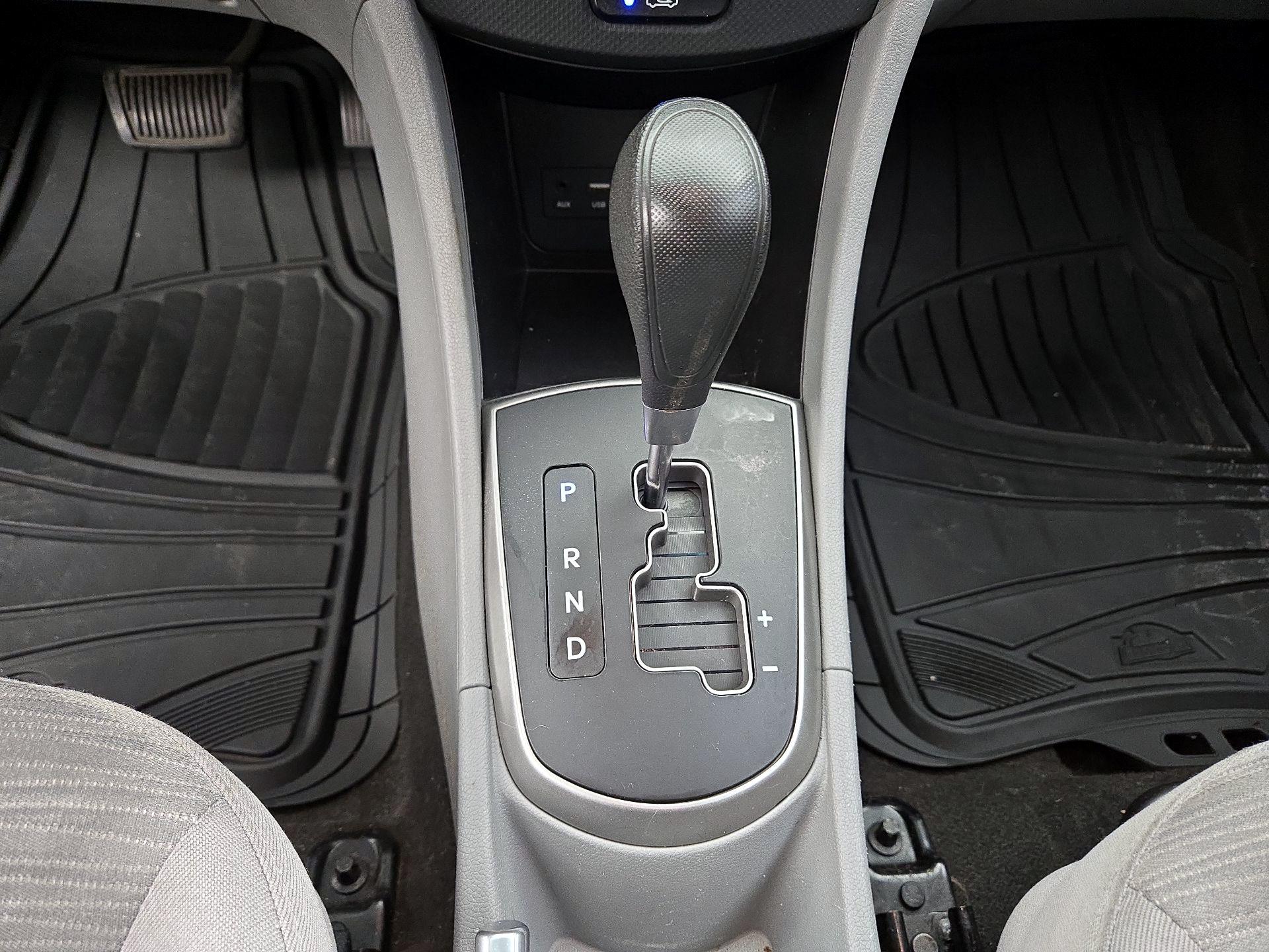 Thumbnail: 2015 Hyundai Accent - 16