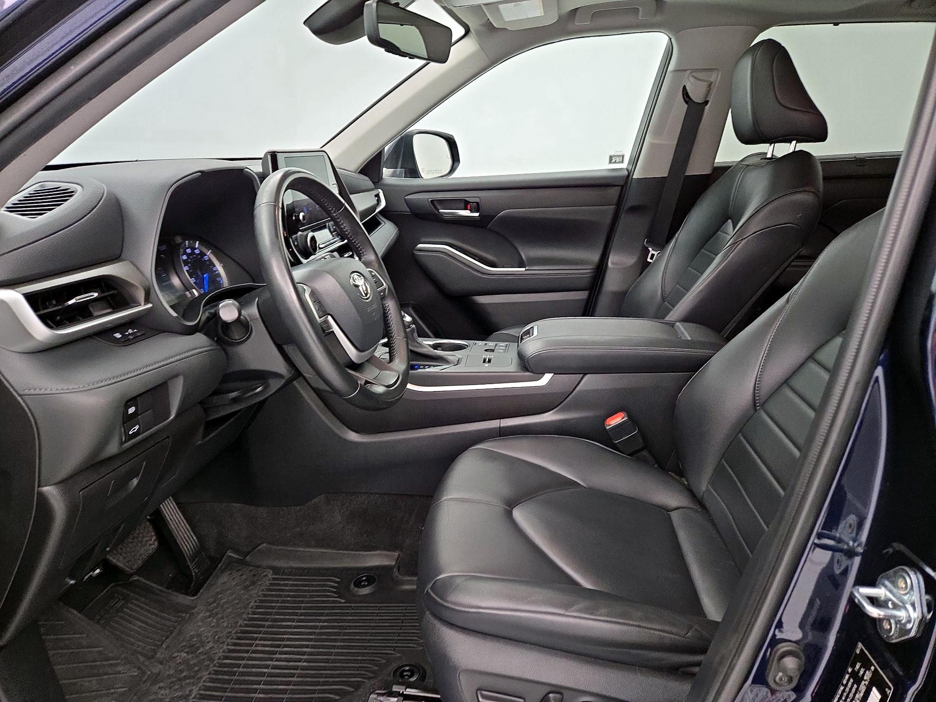Thumbnail: 2023 Toyota Highlander - 11