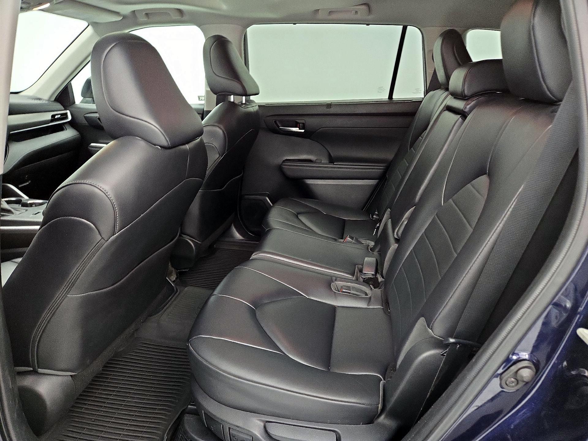 Thumbnail: 2023 Toyota Highlander - 20