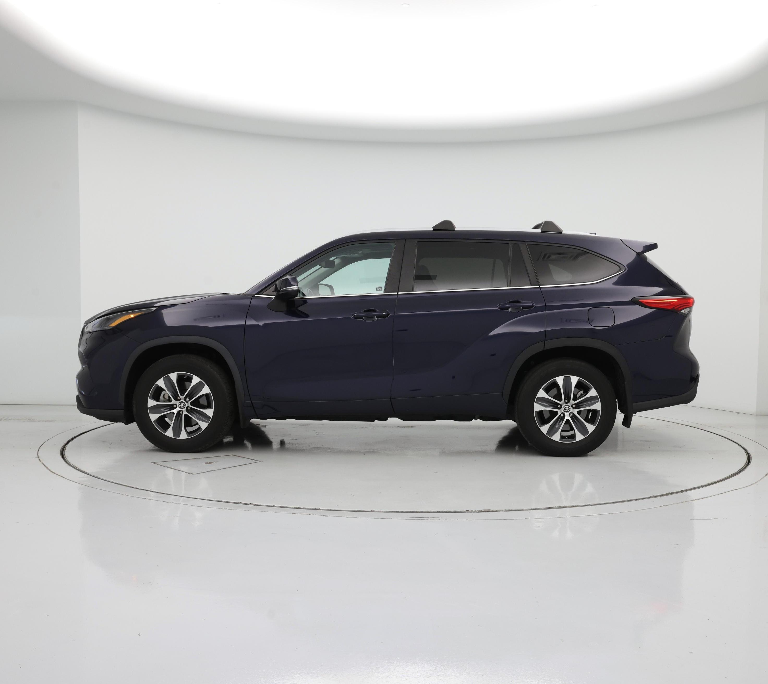 Thumbnail: 2023 Toyota Highlander - 3