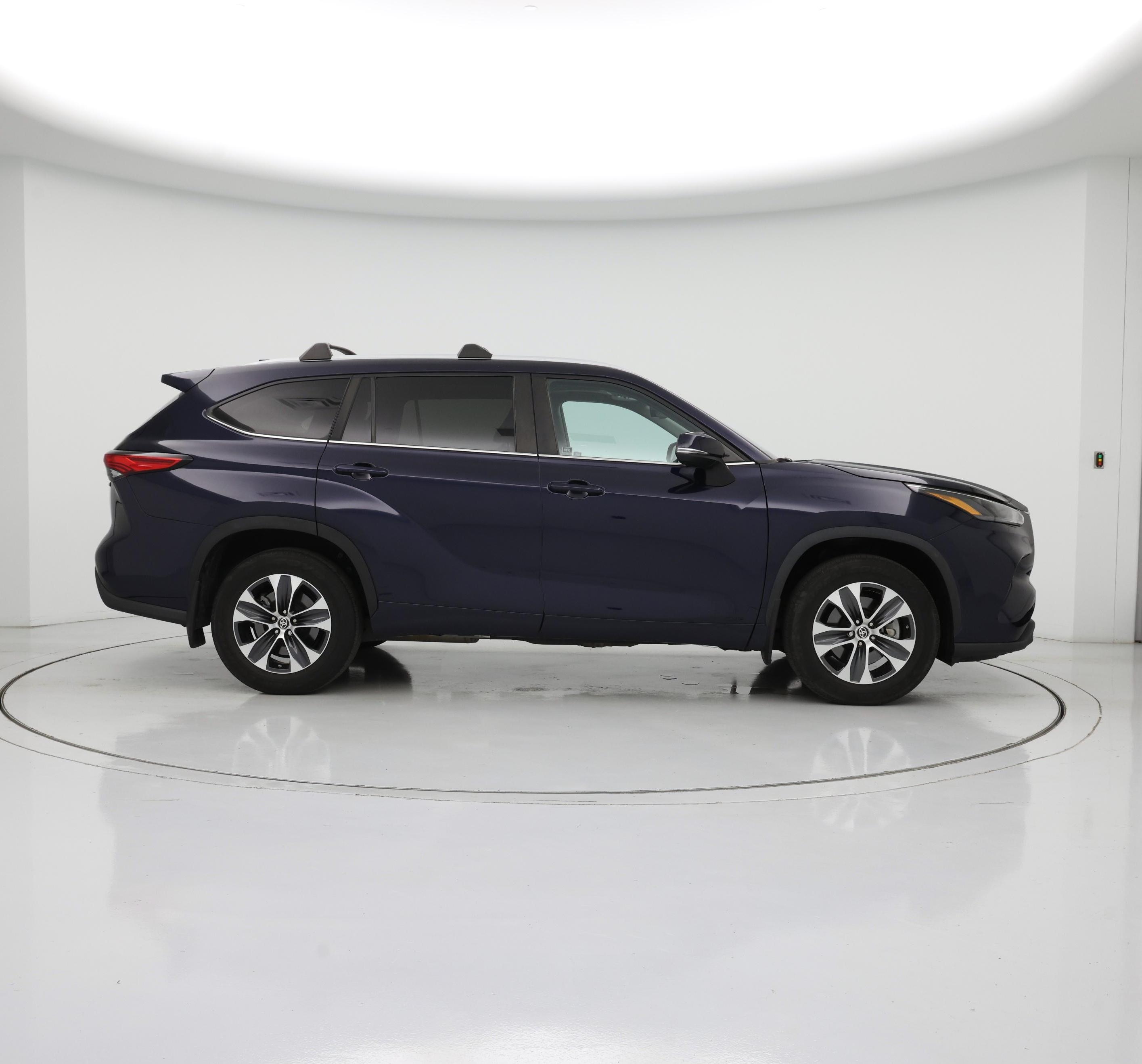 Thumbnail: 2023 Toyota Highlander - 7