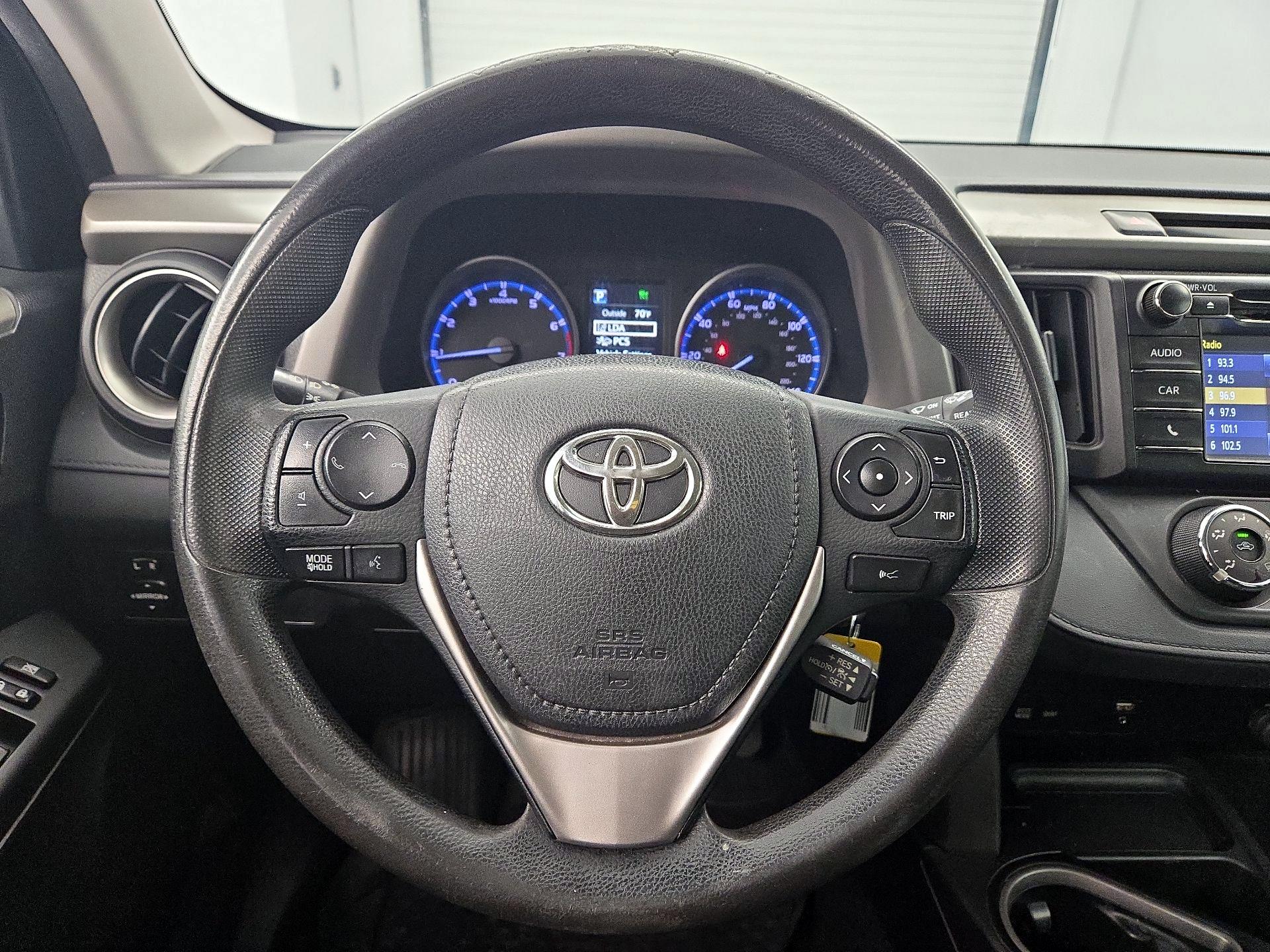 Thumbnail: 2018 Toyota RAV4 - 10