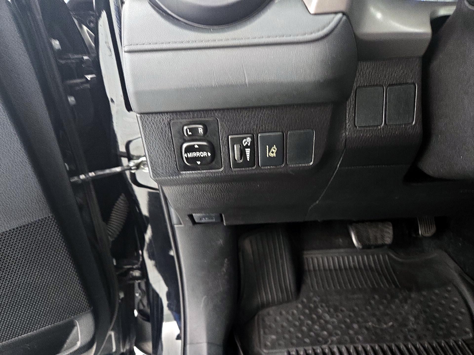 Thumbnail: 2018 Toyota RAV4 - 13