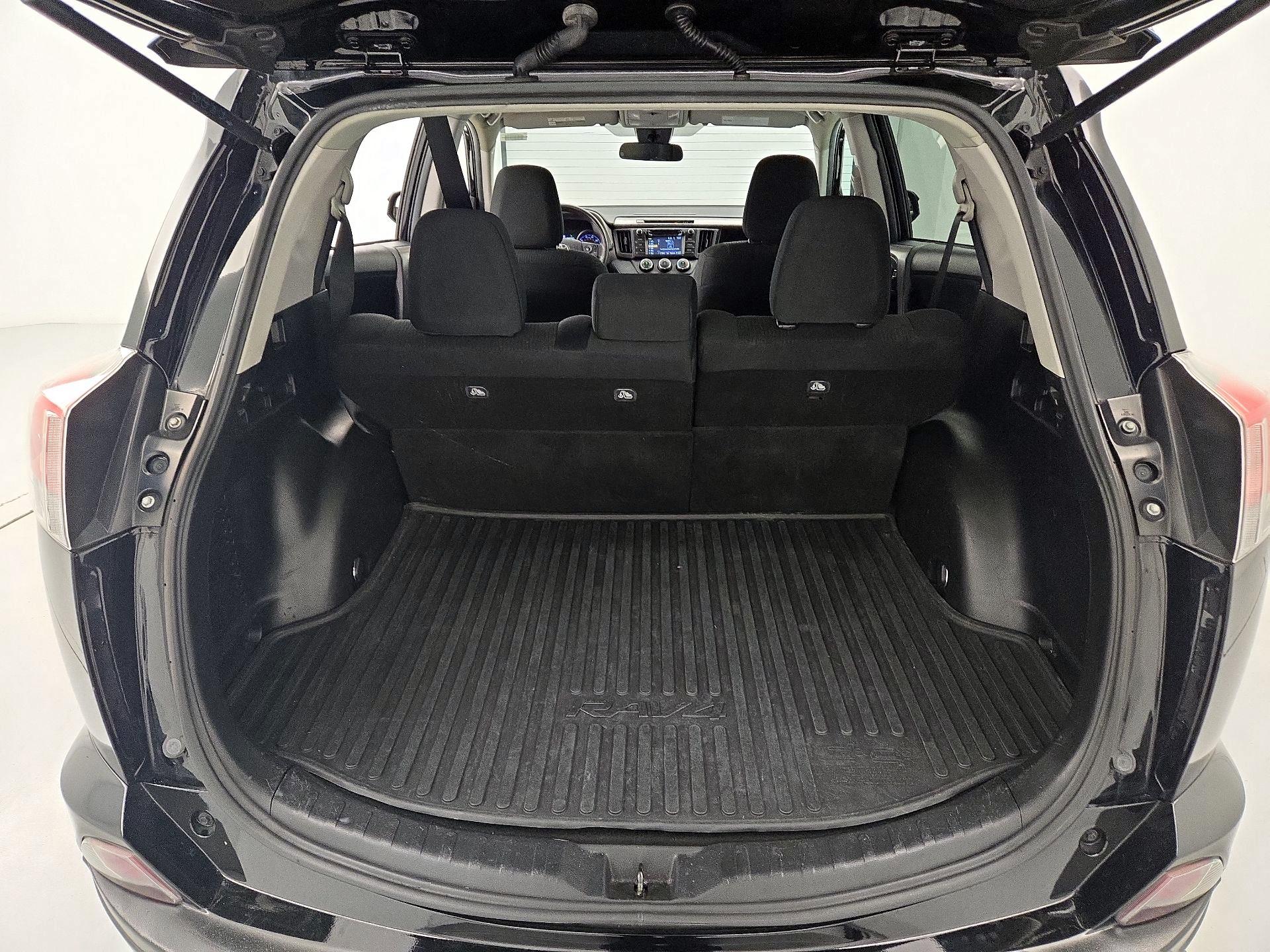 Thumbnail: 2018 Toyota RAV4 - 20