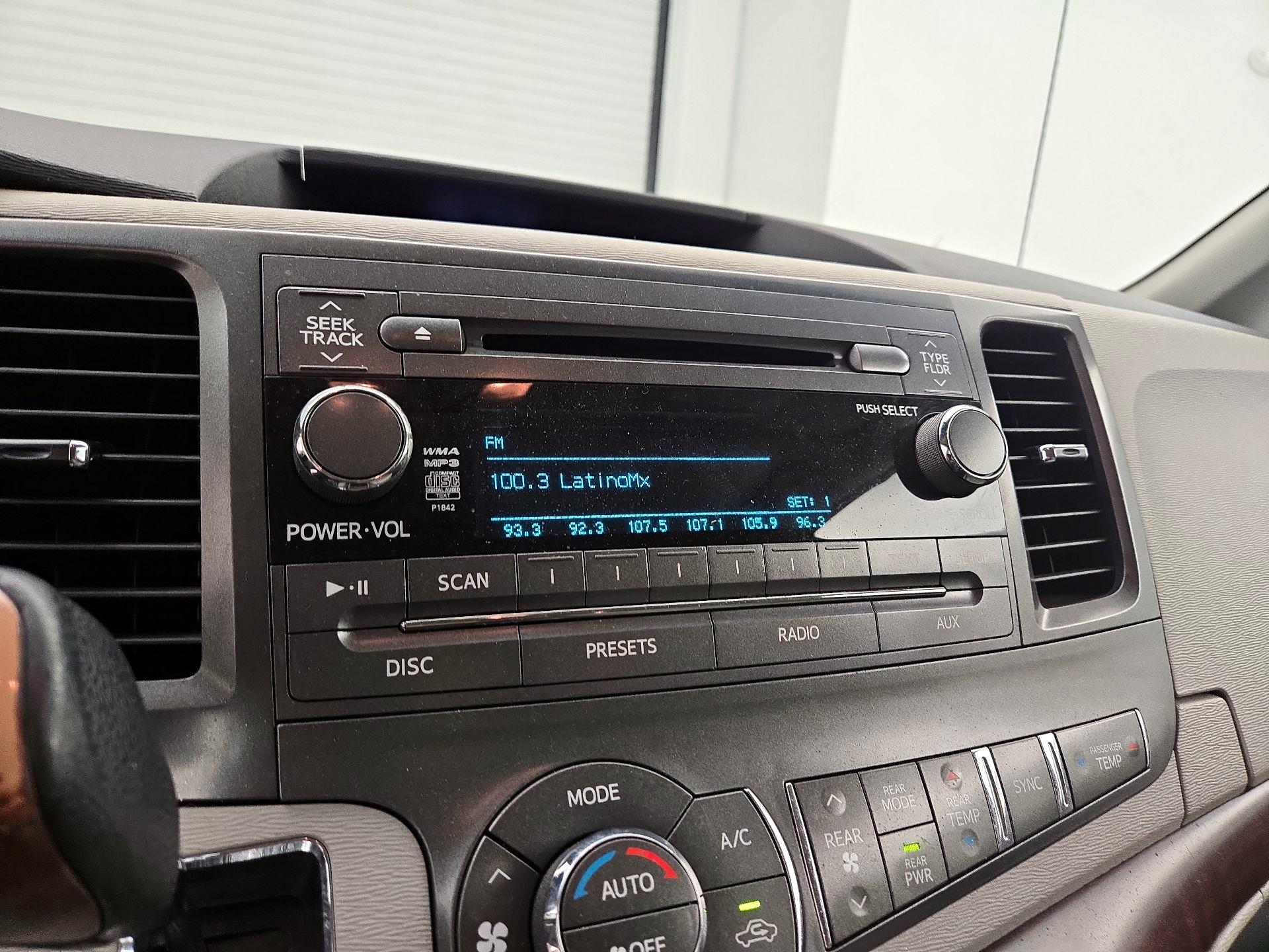 Thumbnail: 2014 Toyota Sienna - 15