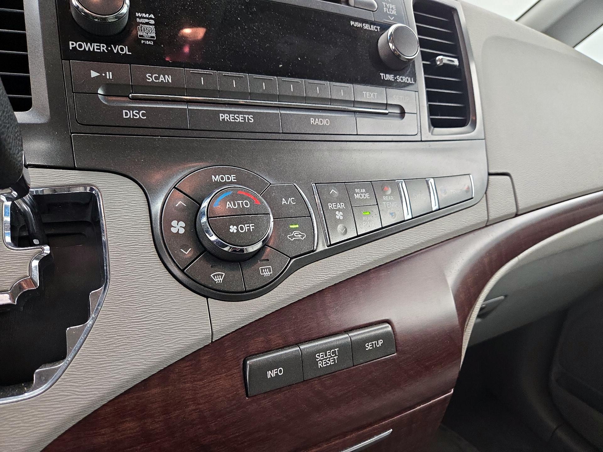 Thumbnail: 2014 Toyota Sienna - 16