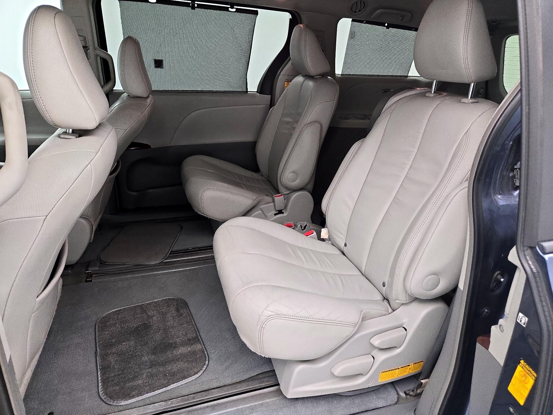 Thumbnail: 2014 Toyota Sienna - 20