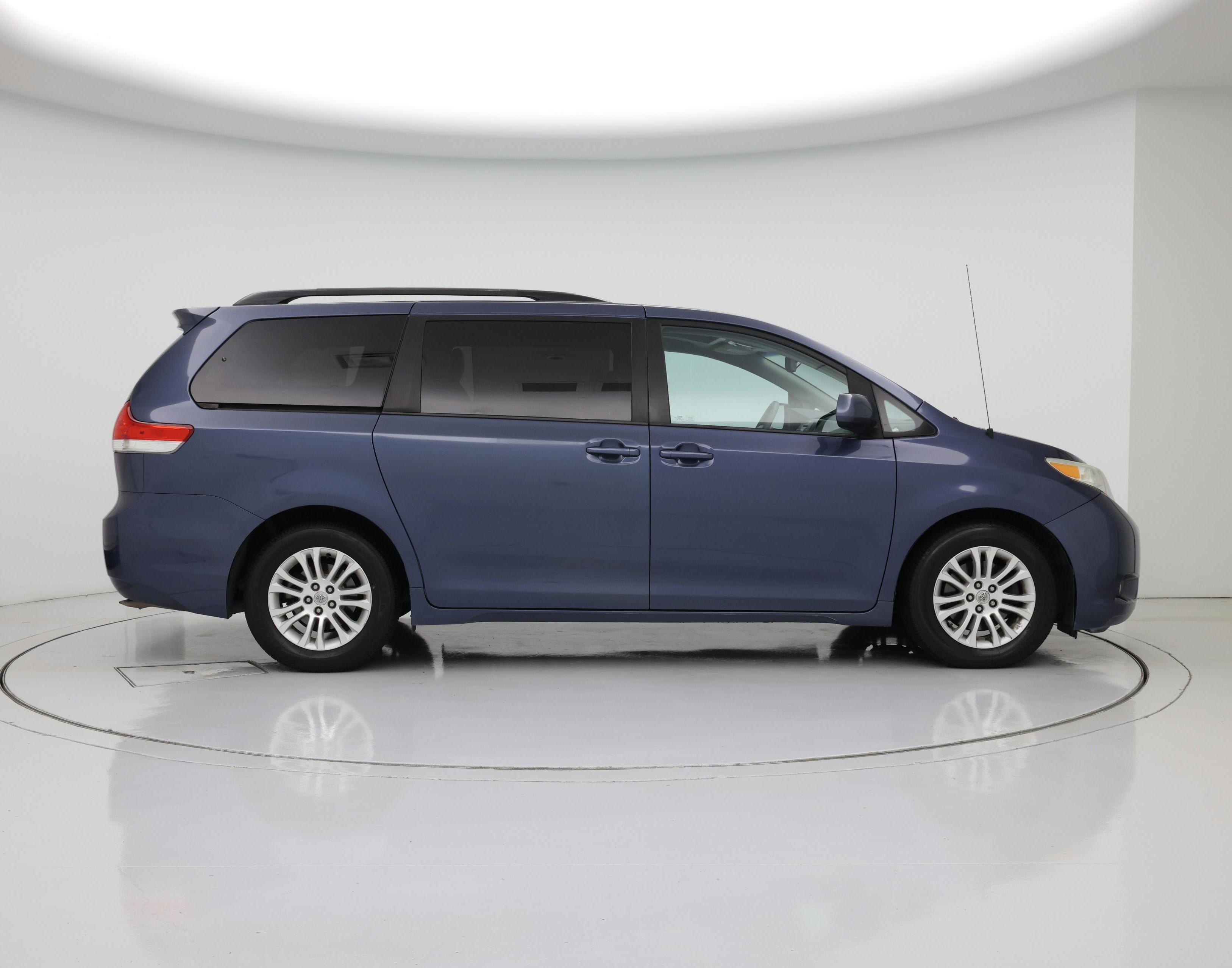 Thumbnail: 2014 Toyota Sienna - 7