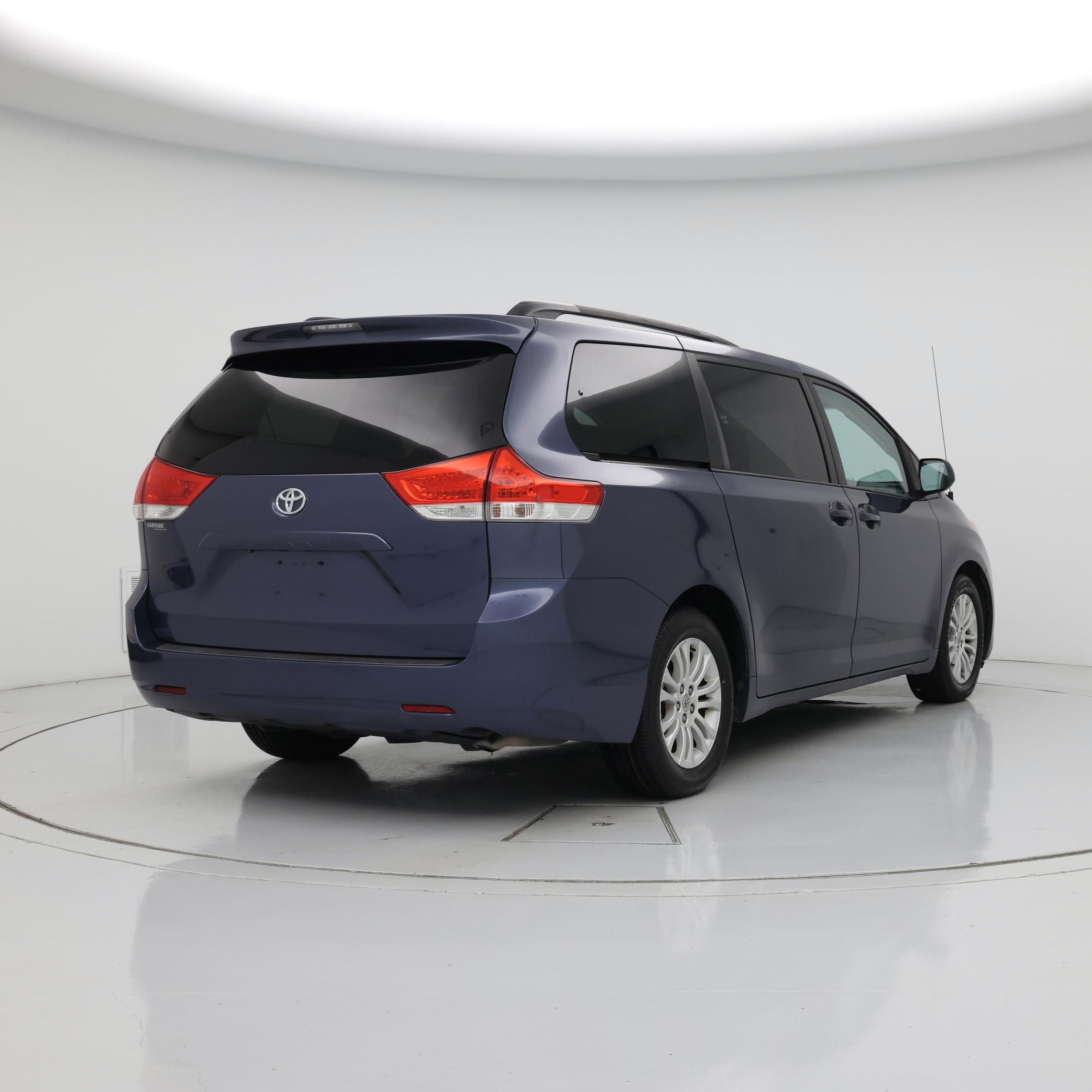 Thumbnail: 2014 Toyota Sienna - 8